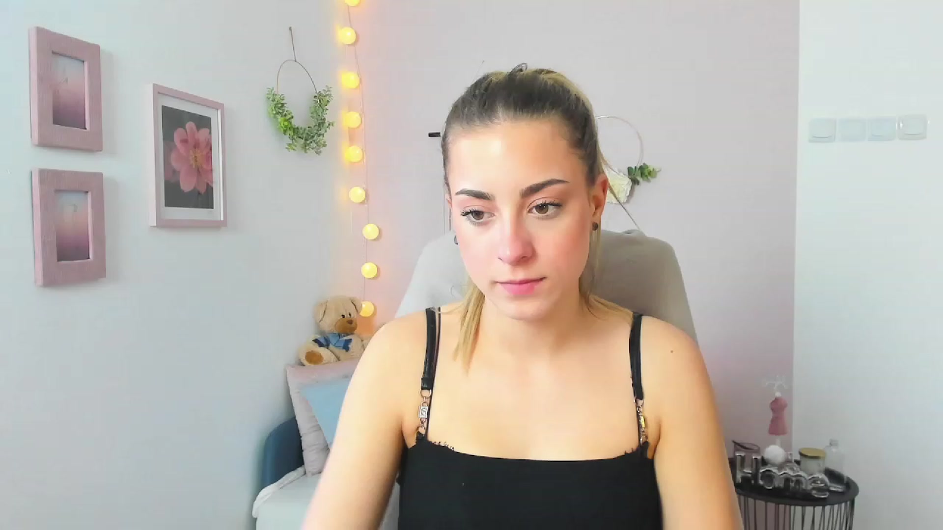 Gallery image thumbnail from Gia_Lopez18's myfreecams stream on, 03/29/2023, 11:32 image 9 of 20