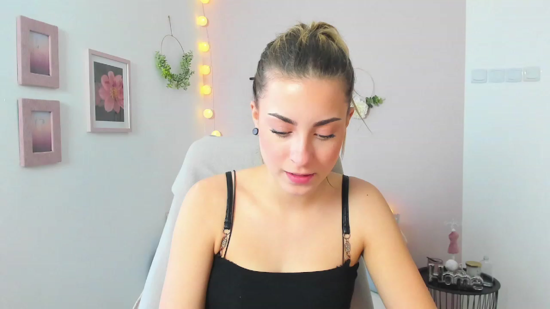 Gallery image thumbnail from Gia_Lopez18's myfreecams stream on, 03/29/2023, 11:32 image 4 of 20