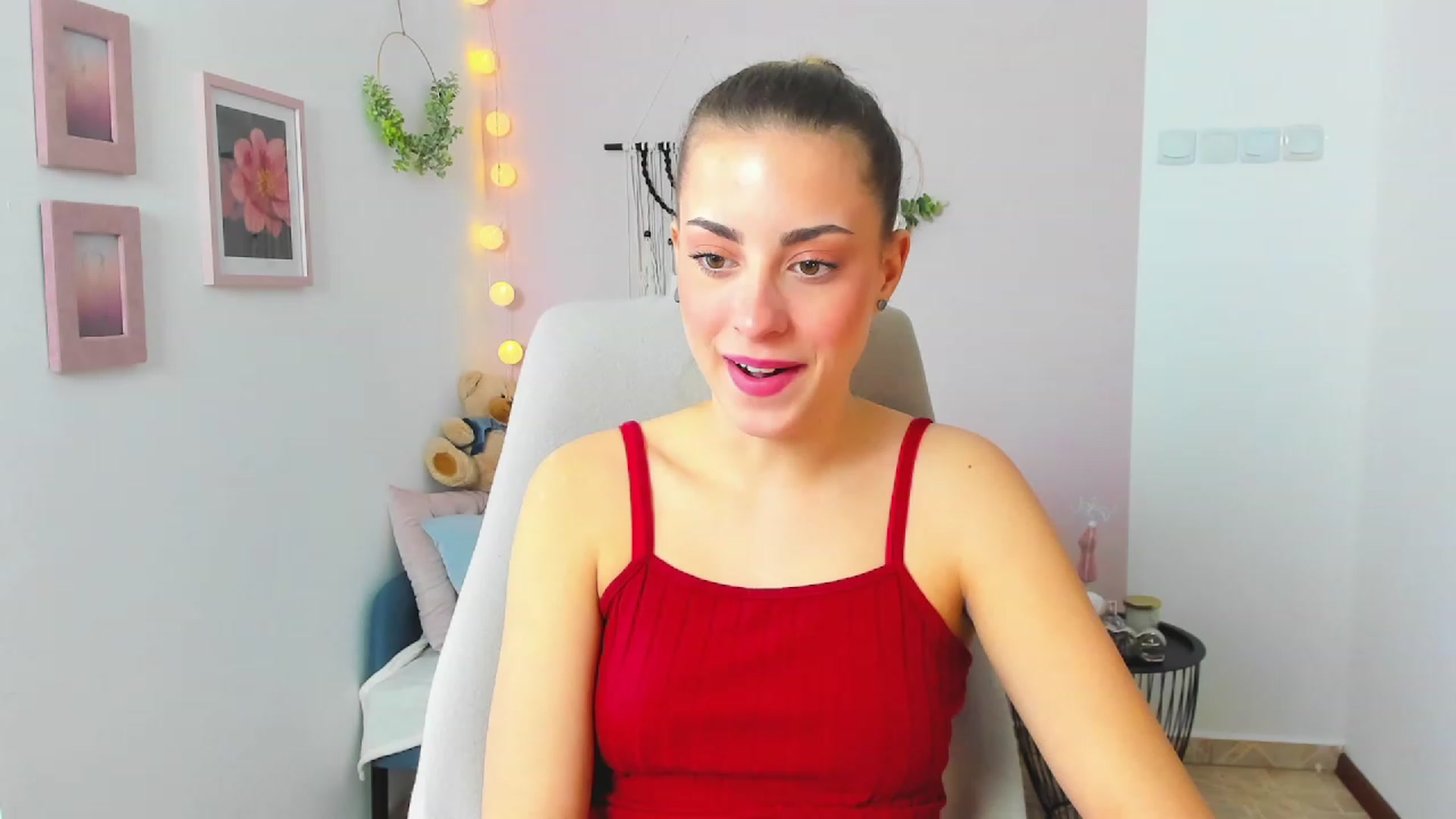 Gallery image thumbnail from Gia_Lopez18's myfreecams stream on, 04/01/2023, 10:29 image 14 of 20
