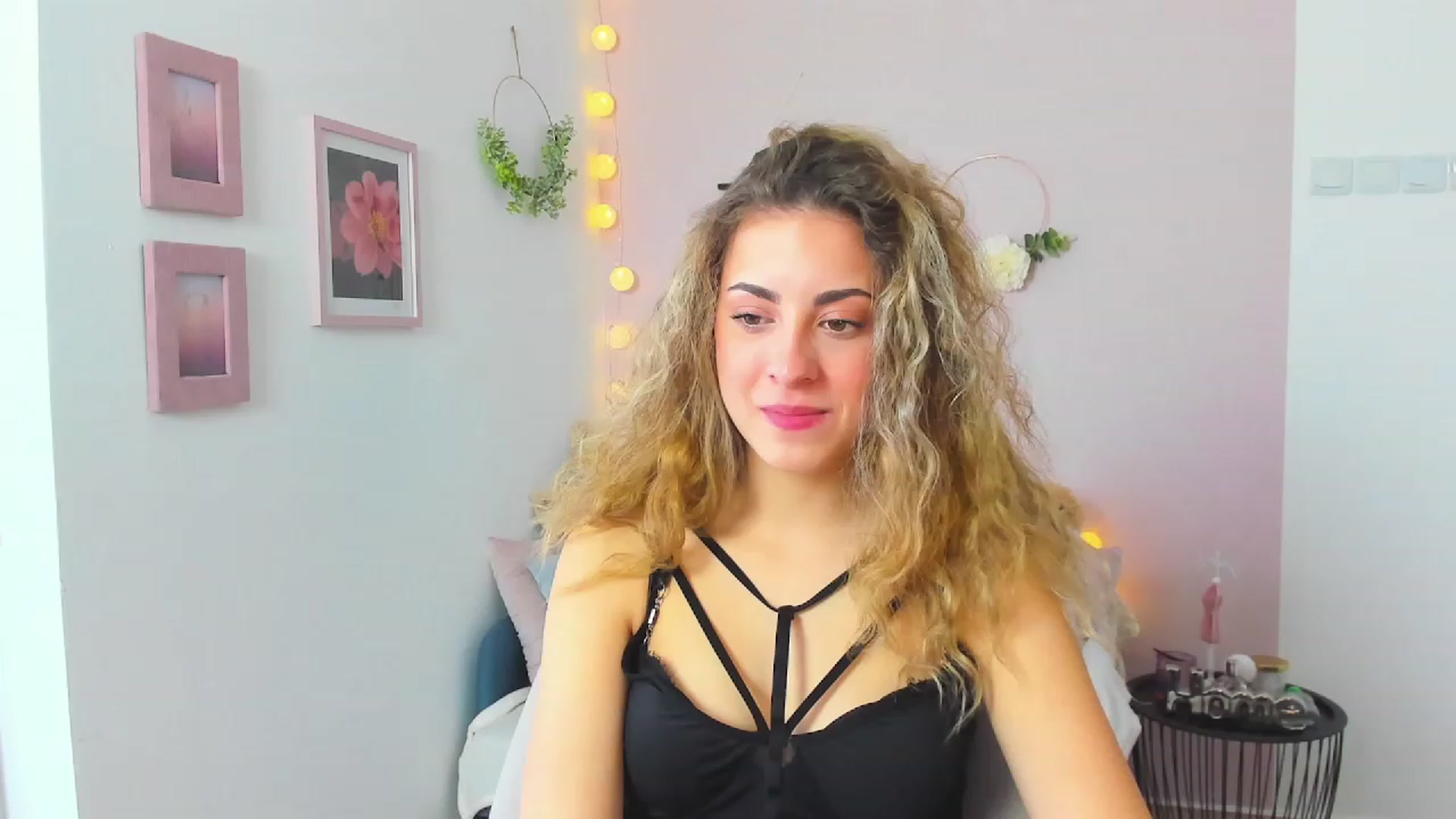 Gallery image thumbnail from Gia_Lopez18's myfreecams stream on, 04/03/2023, 10:23 image 12 of 20