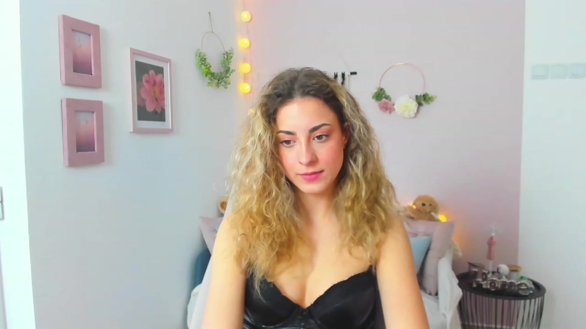 Gallery image thumbnail from Gia_Lopez18's myfreecams stream on, 04/03/2023, 10:23 image 20 of 20