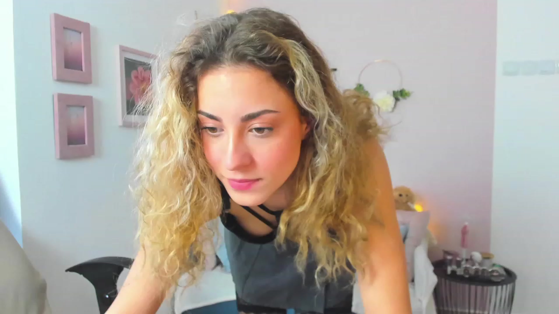 Gallery image thumbnail from Gia_Lopez18's myfreecams stream on, 04/03/2023, 10:23 image 6 of 20