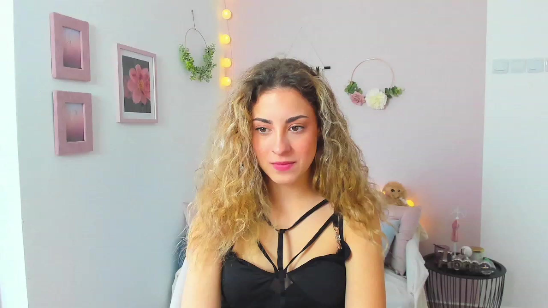 Gallery image thumbnail from Gia_Lopez18's myfreecams stream on, 04/03/2023, 10:23 image 2 of 20
