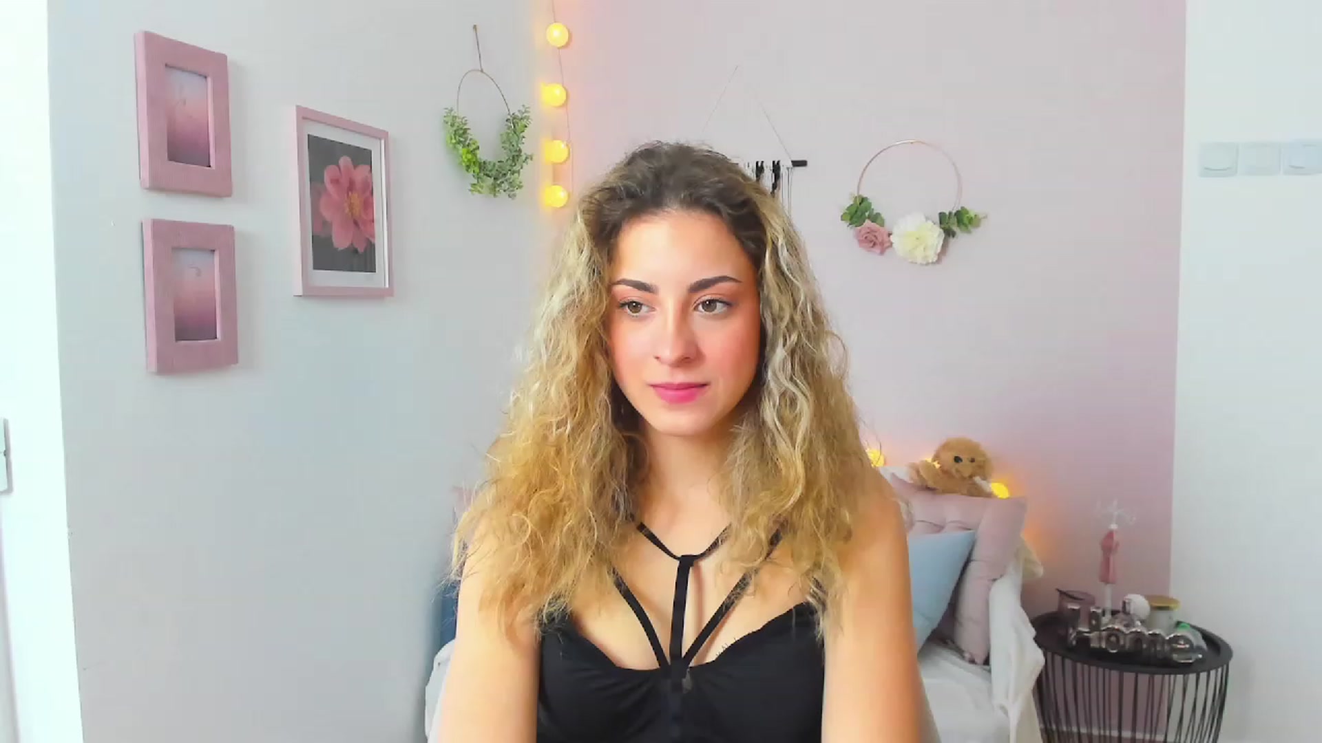 Gallery image thumbnail from Gia_Lopez18's myfreecams stream on, 04/03/2023, 10:23 image 17 of 20
