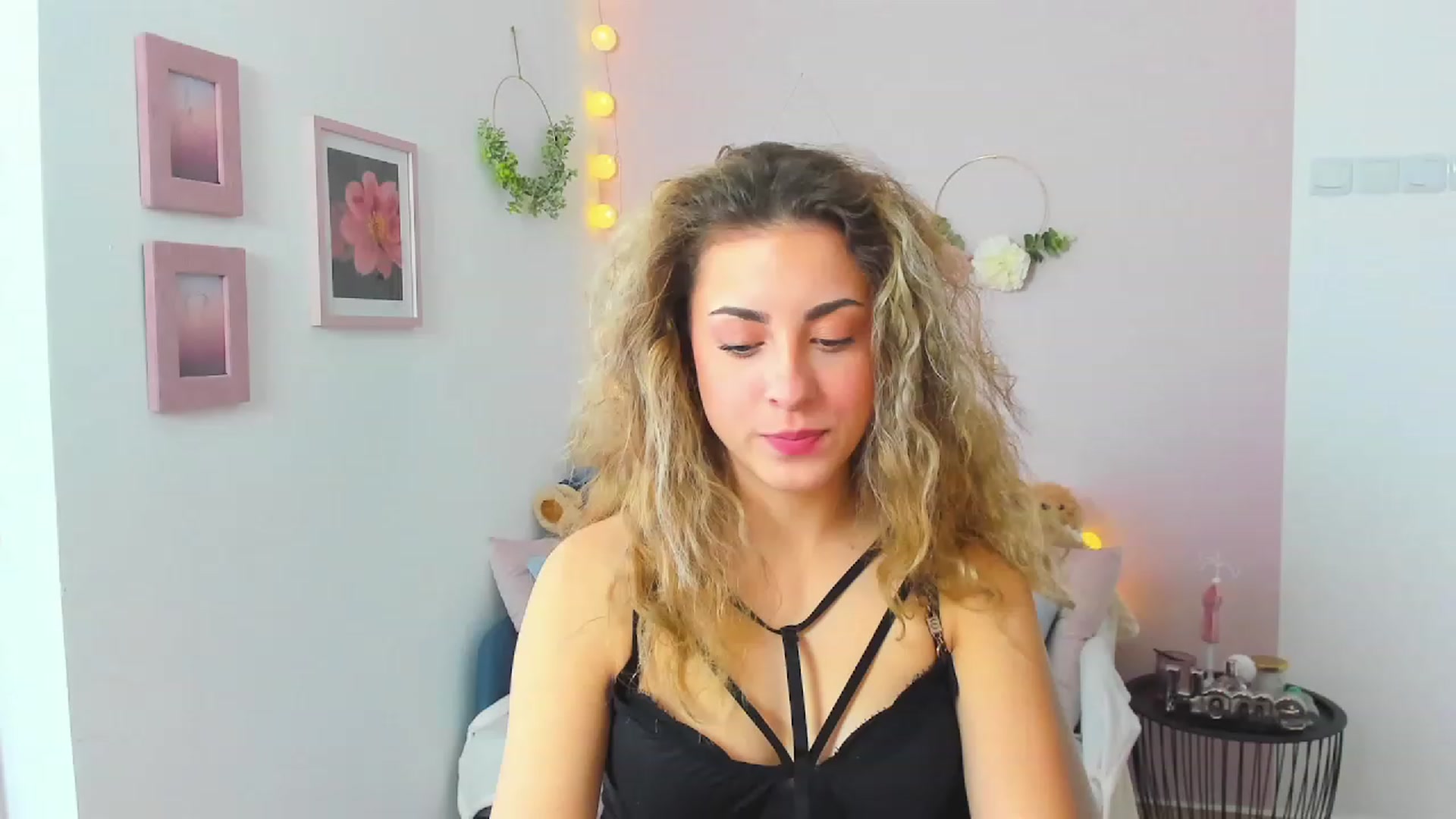 Gallery image thumbnail from Gia_Lopez18's myfreecams stream on, 04/03/2023, 10:23 image 14 of 20