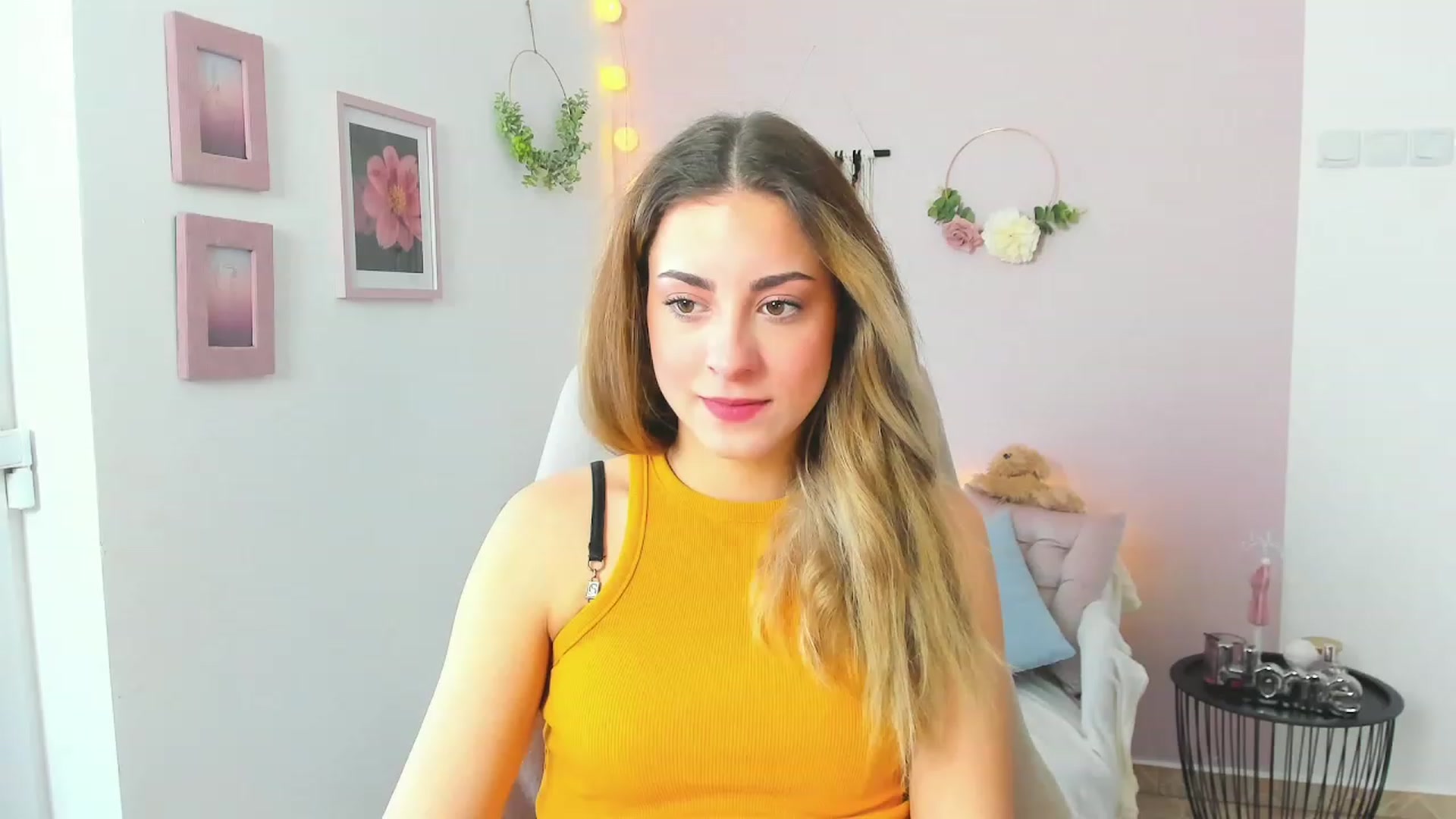 Gallery image thumbnail from Gia_Lopez18's myfreecams stream on, 04/05/2023, 09:51 image 16 of 20