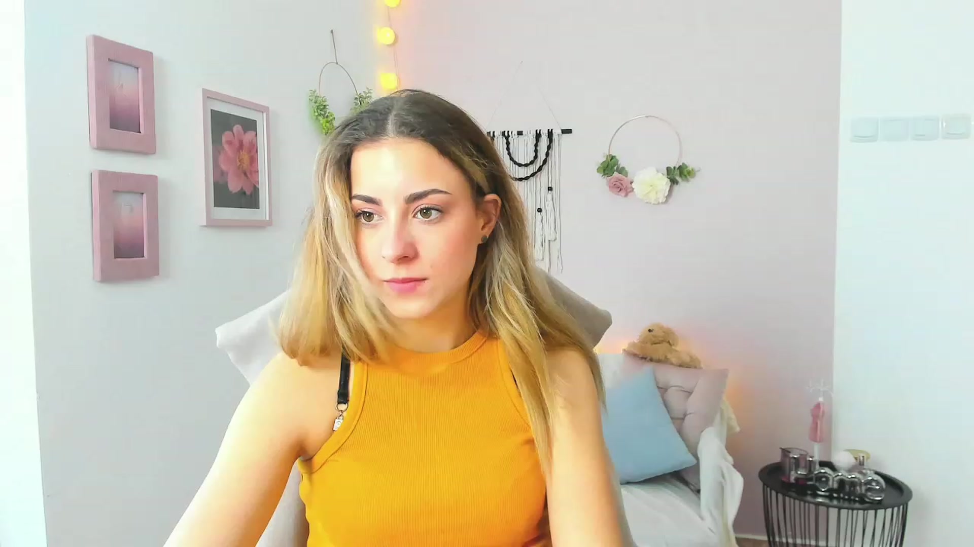 Gallery image thumbnail from Gia_Lopez18's myfreecams stream on, 04/05/2023, 12:36 image 16 of 20