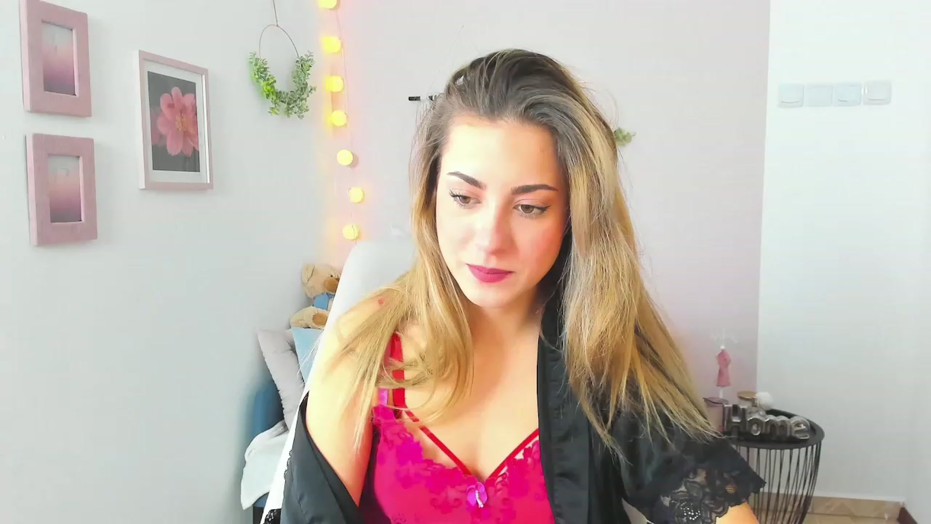 Gallery image thumbnail from Gia_Lopez18's myfreecams stream on, 04/07/2023, 09:20 image 19 of 20