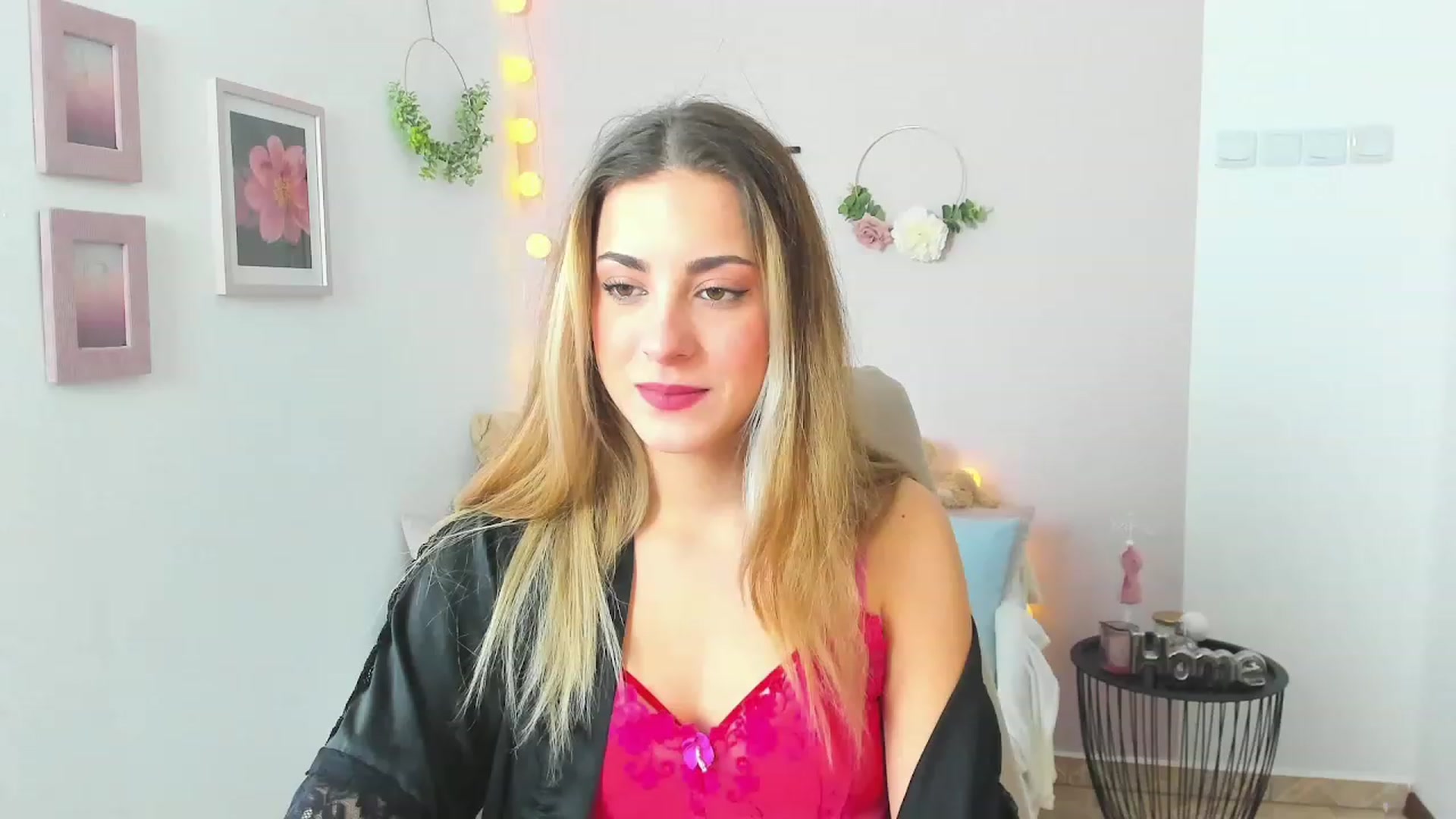 Gallery image thumbnail from Gia_Lopez18's myfreecams stream on, 04/07/2023, 09:20 image 7 of 20