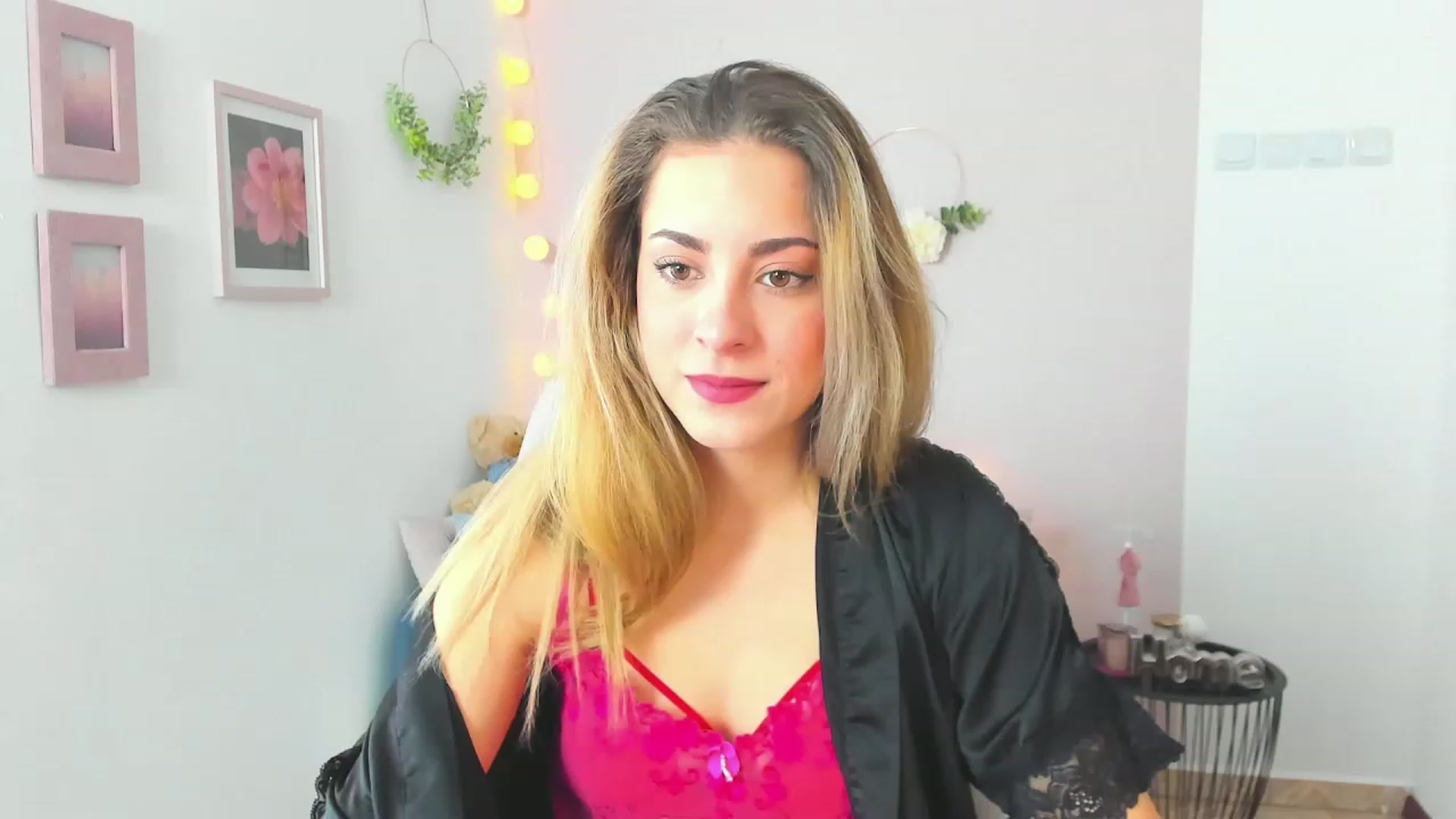 Gallery image thumbnail from Gia_Lopez18's myfreecams stream on, 04/07/2023, 09:20 image 17 of 20