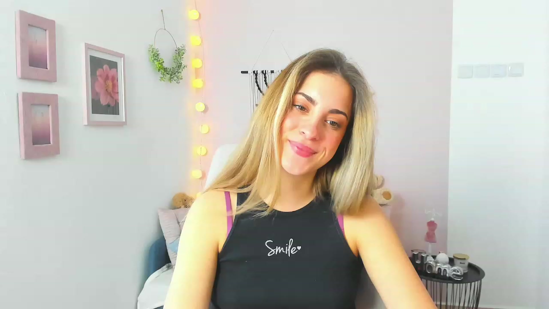 Gallery image thumbnail from Gia_Lopez18's myfreecams stream on, 04/12/2023, 11:33 image 8 of 20