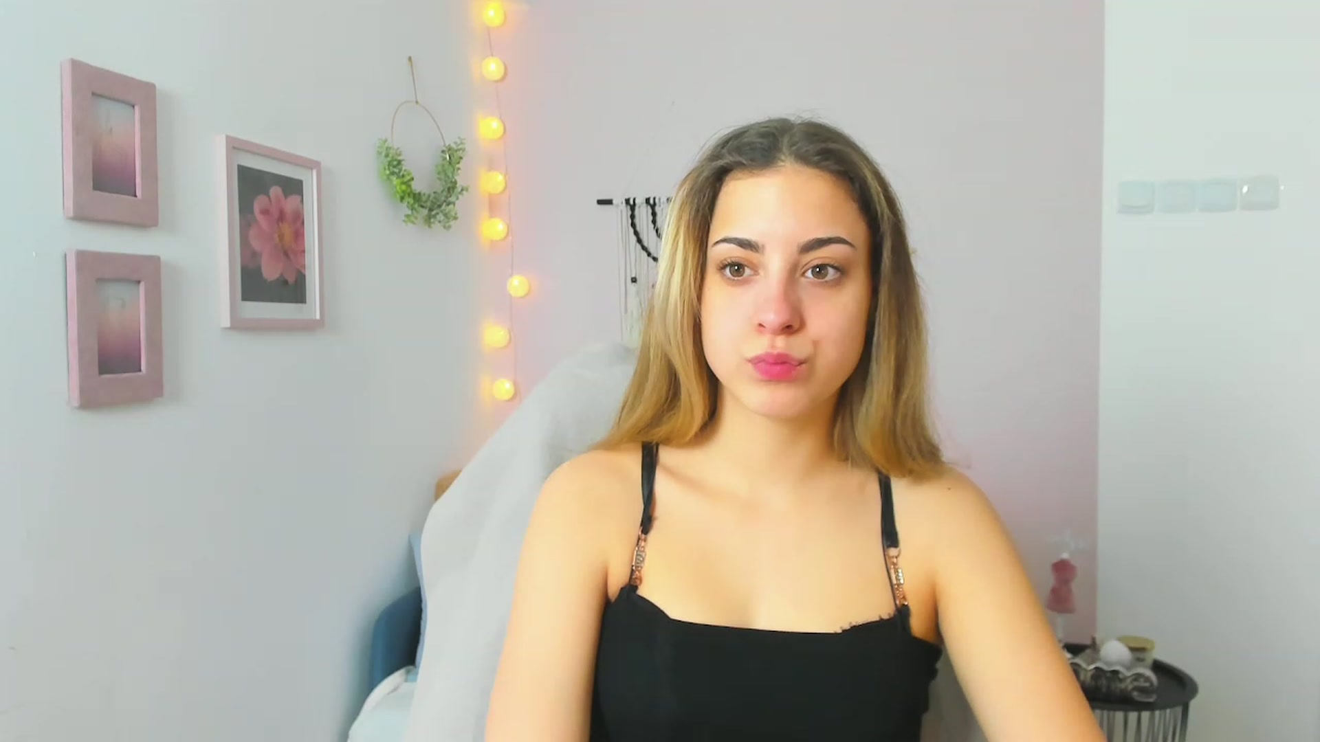 Gallery image thumbnail from Gia_Lopez18's myfreecams stream on, 04/14/2023, 09:34 image 16 of 20