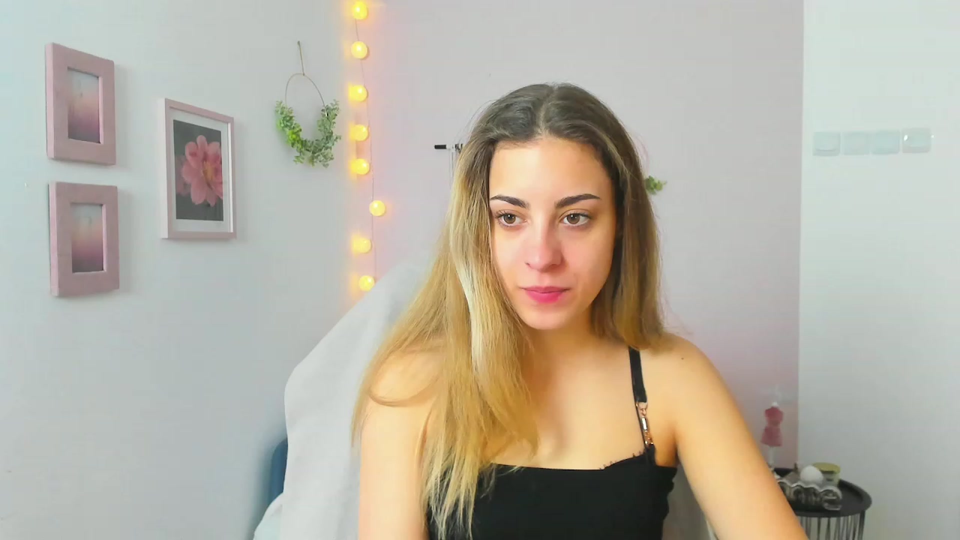 Gallery image thumbnail from Gia_Lopez18's myfreecams stream on, 04/14/2023, 09:34 image 14 of 20