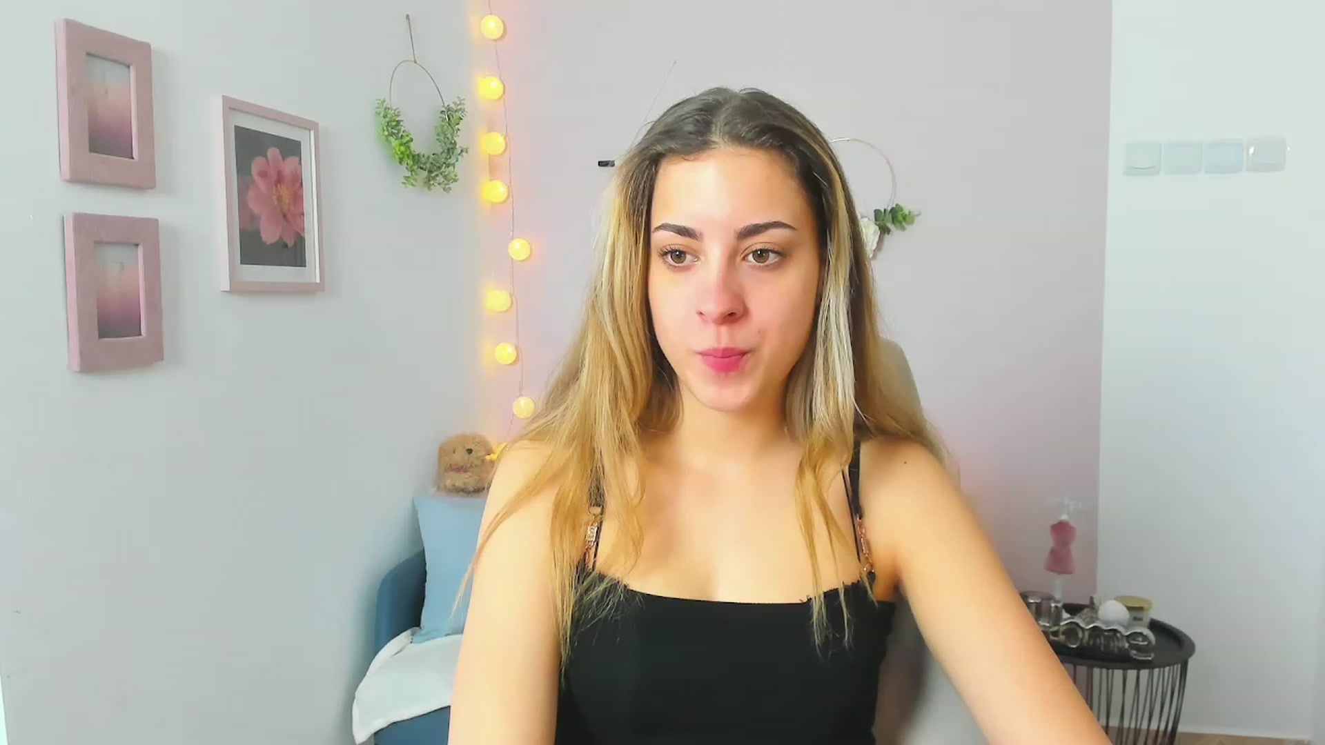 Gallery image thumbnail from Gia_Lopez18's myfreecams stream on, 04/14/2023, 11:39 image 6 of 20