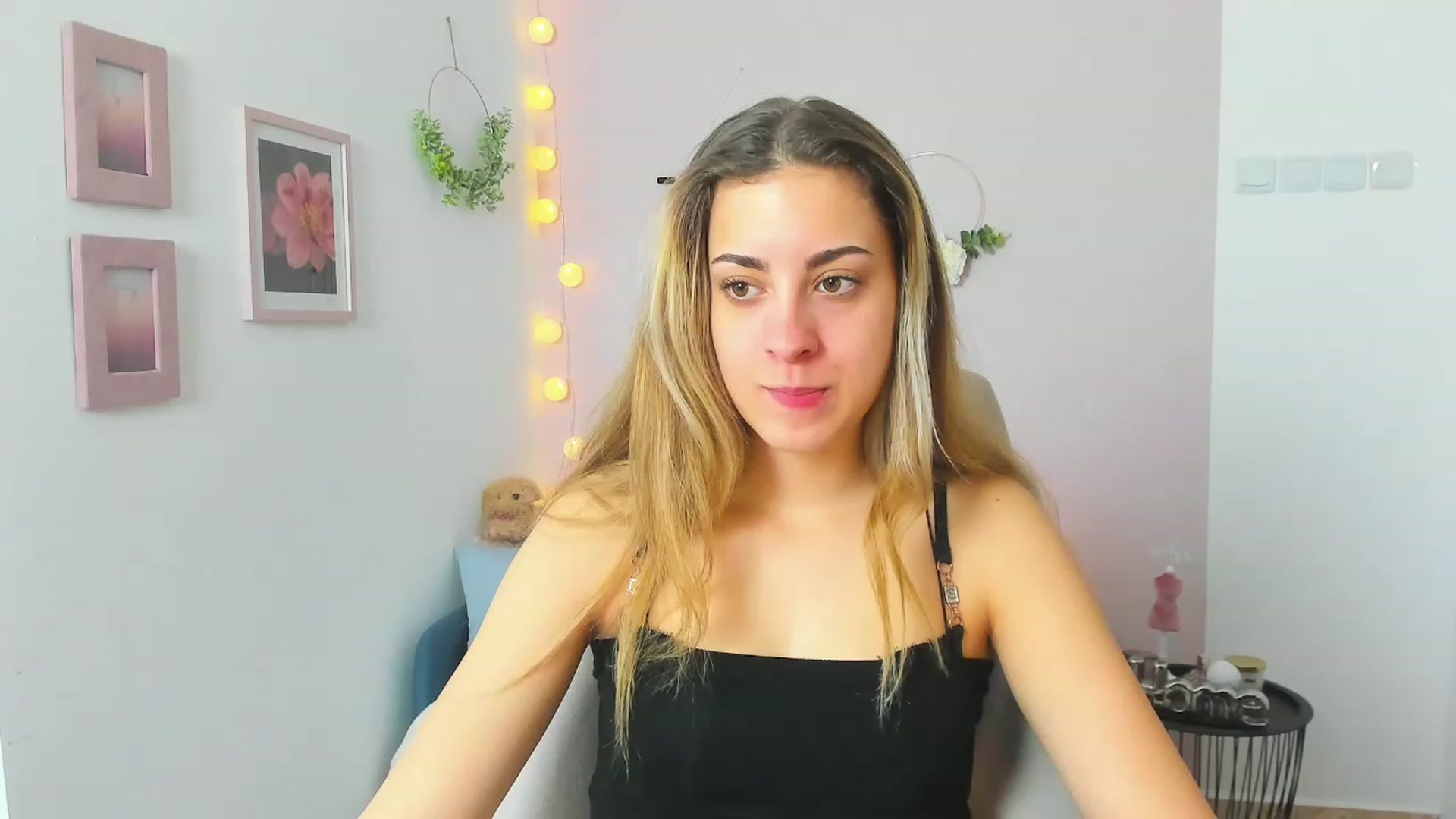 Gallery image thumbnail from Gia_Lopez18's myfreecams stream on, 04/14/2023, 11:39 image 8 of 20