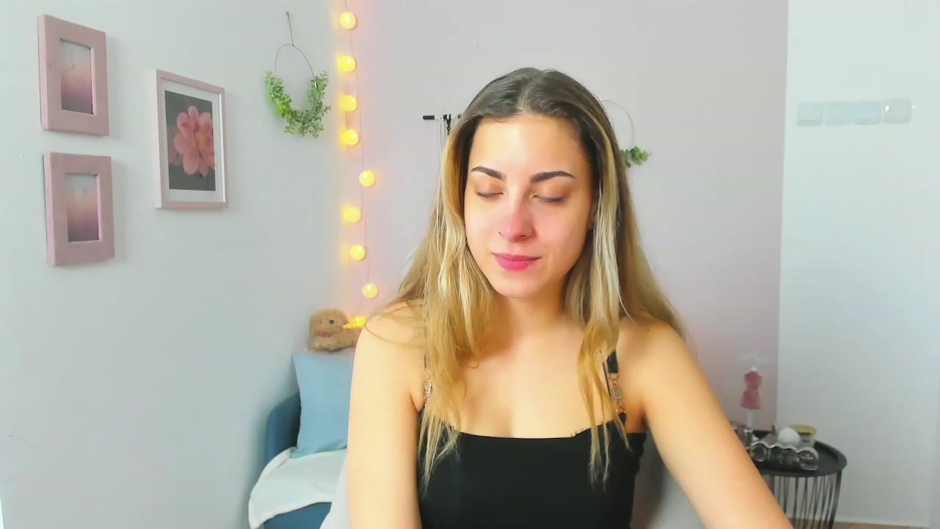 Gallery image thumbnail from Gia_Lopez18's myfreecams stream on, 04/14/2023, 11:39 image 10 of 20