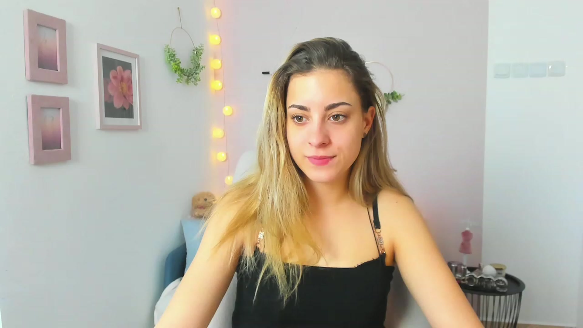 Gallery image thumbnail from Gia_Lopez18's myfreecams stream on, 04/14/2023, 11:39 image 16 of 20