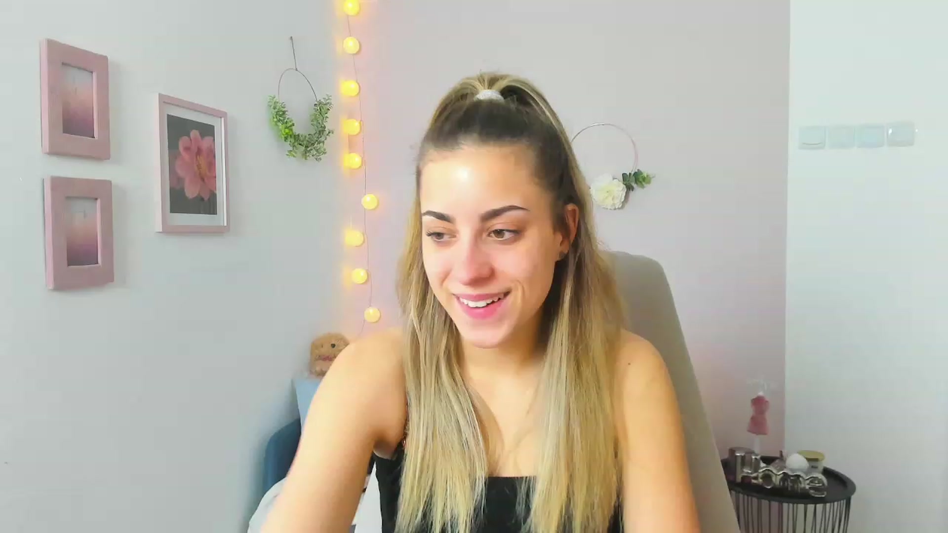 Gallery image thumbnail from Gia_Lopez18's myfreecams stream on, 04/14/2023, 13:38 image 4 of 20