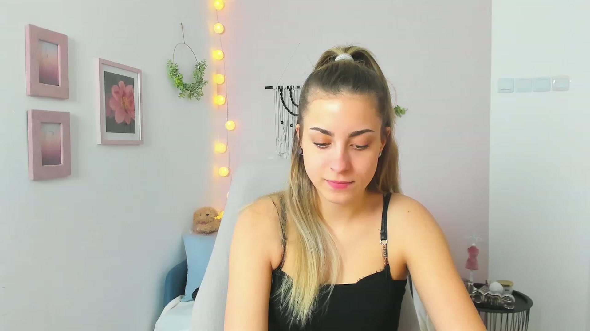 Gallery image thumbnail from Gia_Lopez18's myfreecams stream on, 04/14/2023, 13:38 image 11 of 20