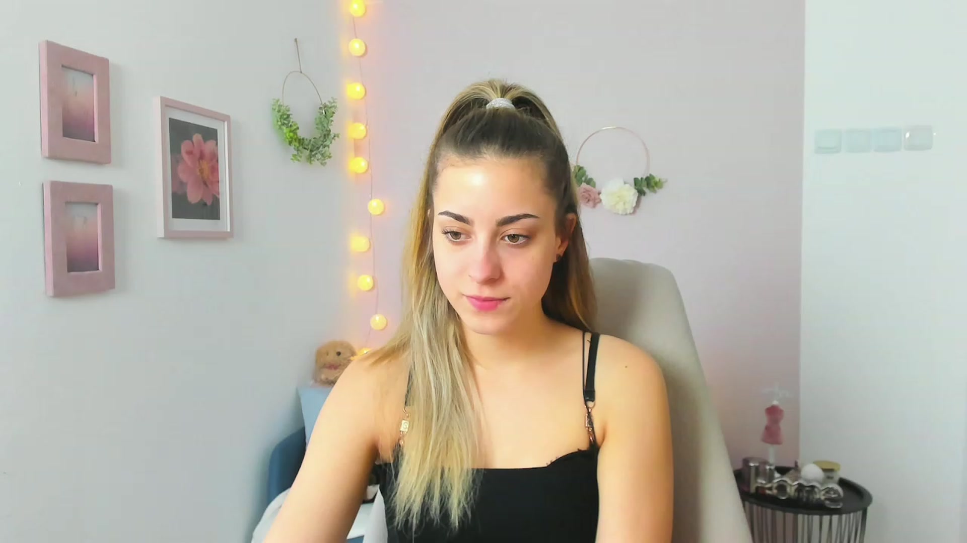 Gallery image thumbnail from Gia_Lopez18's myfreecams stream on, 04/14/2023, 13:38 image 5 of 20