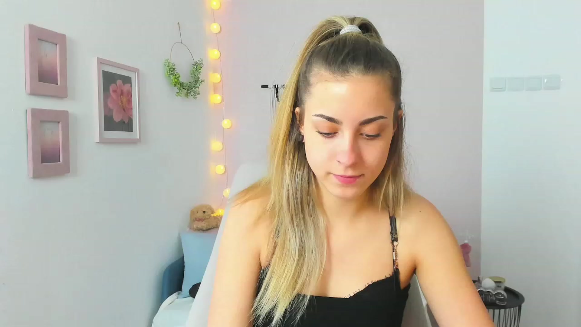 Gallery image thumbnail from Gia_Lopez18's myfreecams stream on, 04/14/2023, 13:38 image 14 of 20