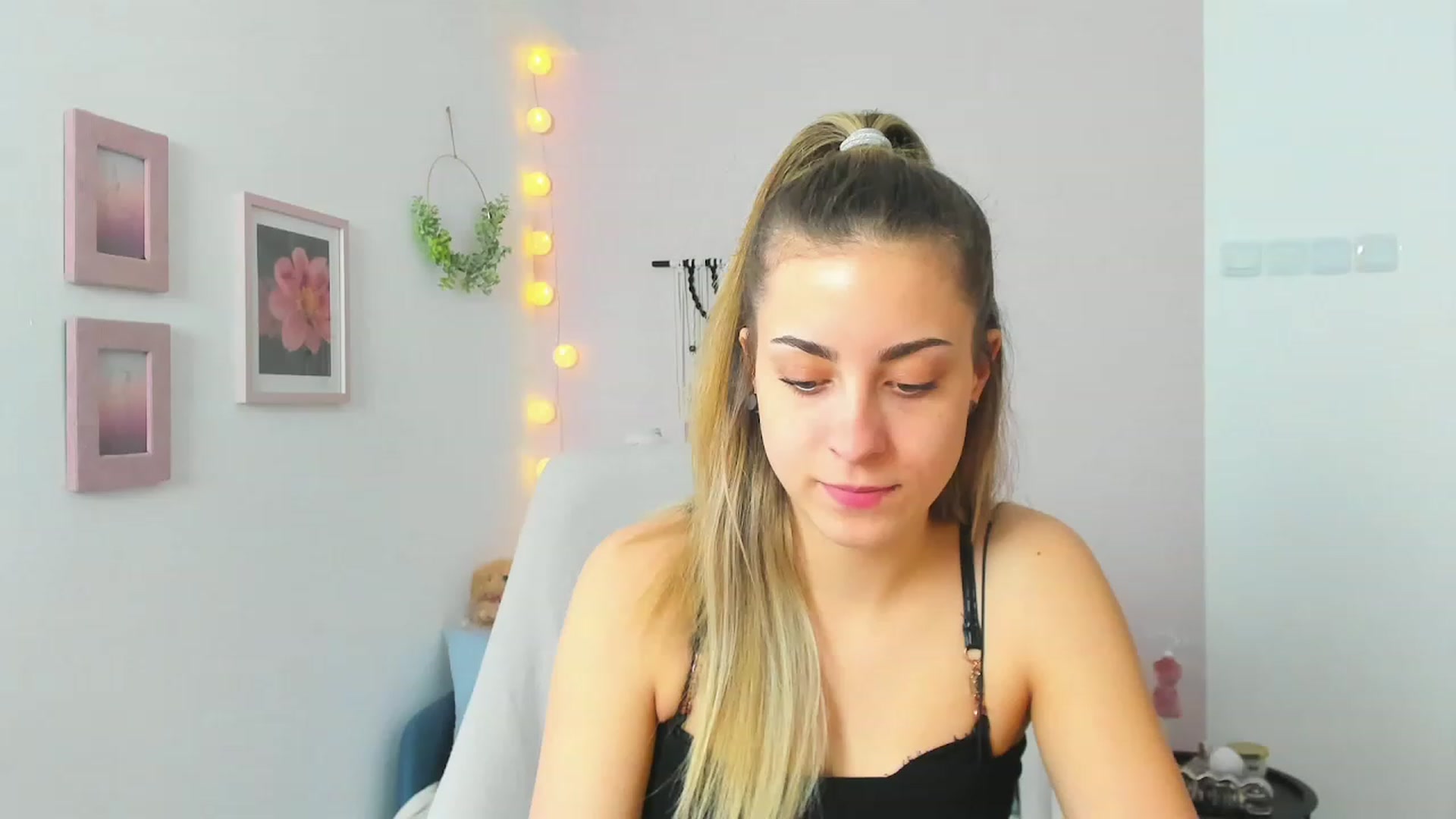 Gallery image thumbnail from Gia_Lopez18's myfreecams stream on, 04/14/2023, 13:38 image 18 of 20