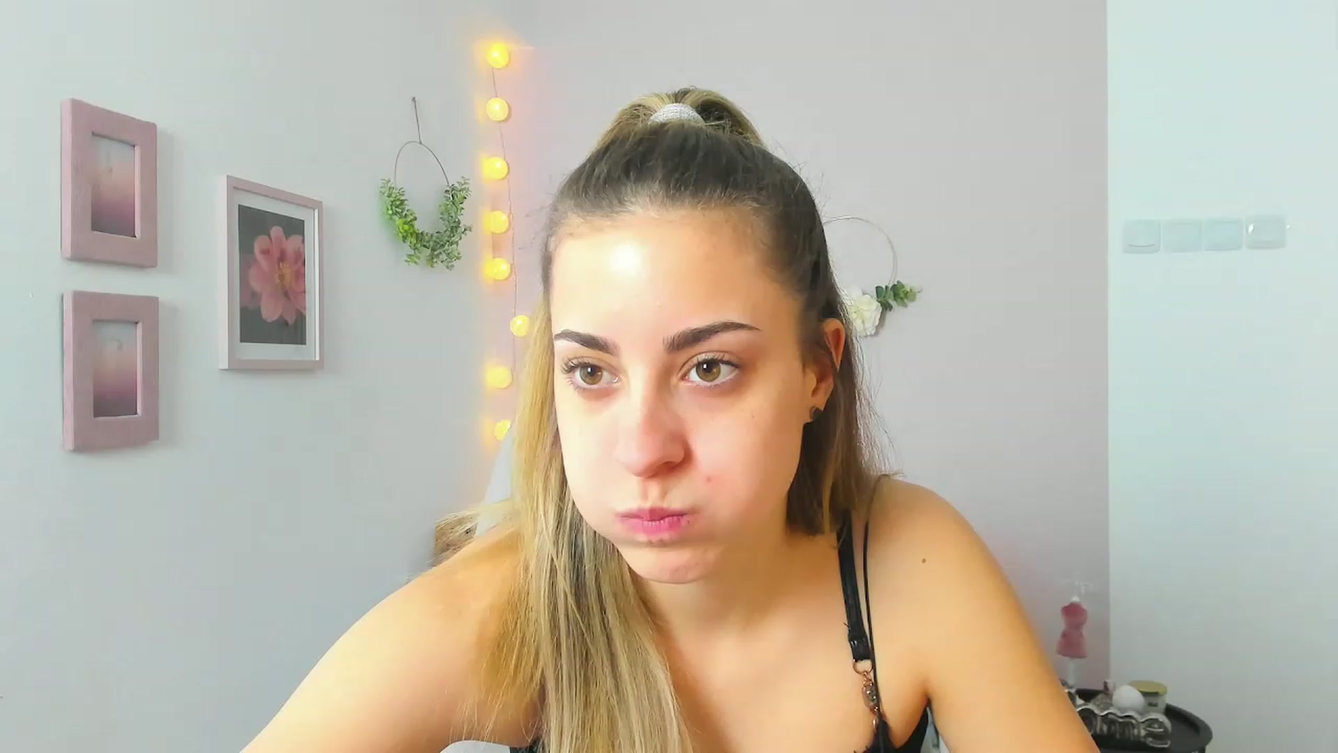 Gallery image thumbnail from Gia_Lopez18's myfreecams stream on, 04/14/2023, 13:38 image 19 of 20