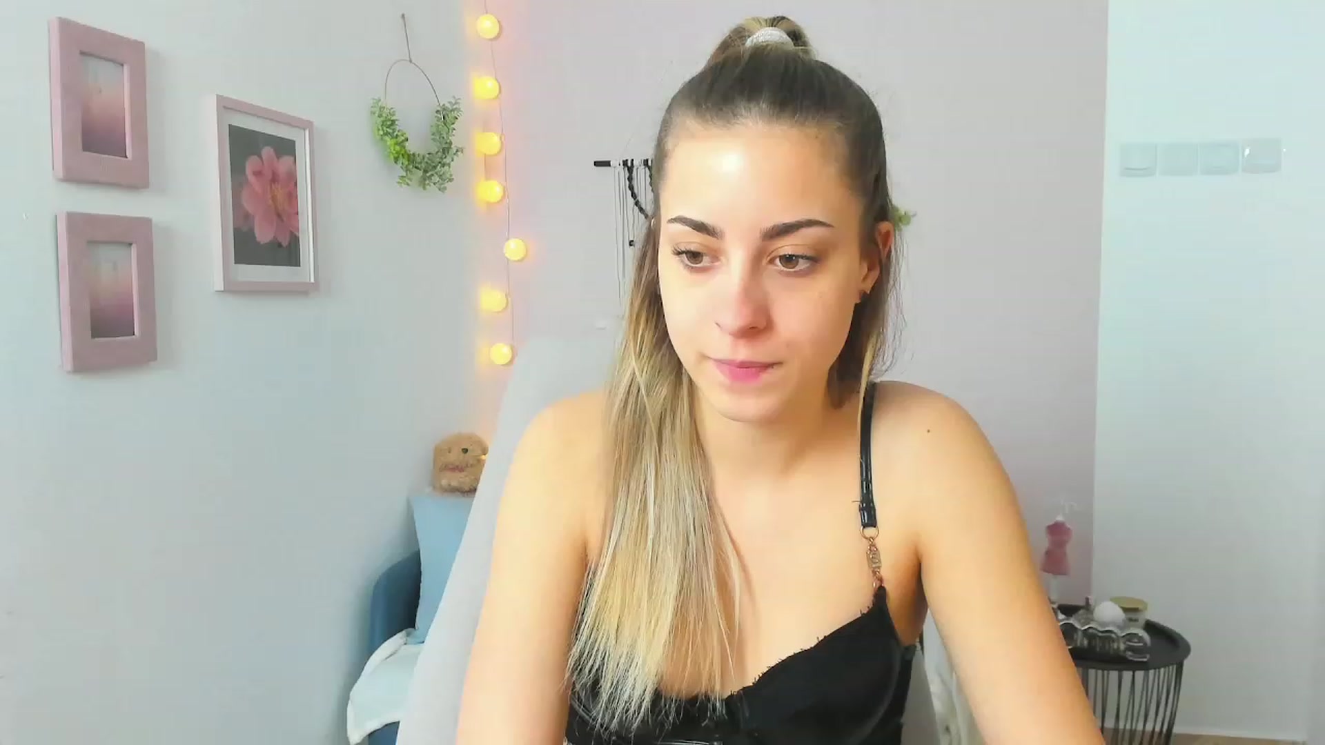 Gallery image thumbnail from Gia_Lopez18's myfreecams stream on, 04/14/2023, 13:38 image 20 of 20