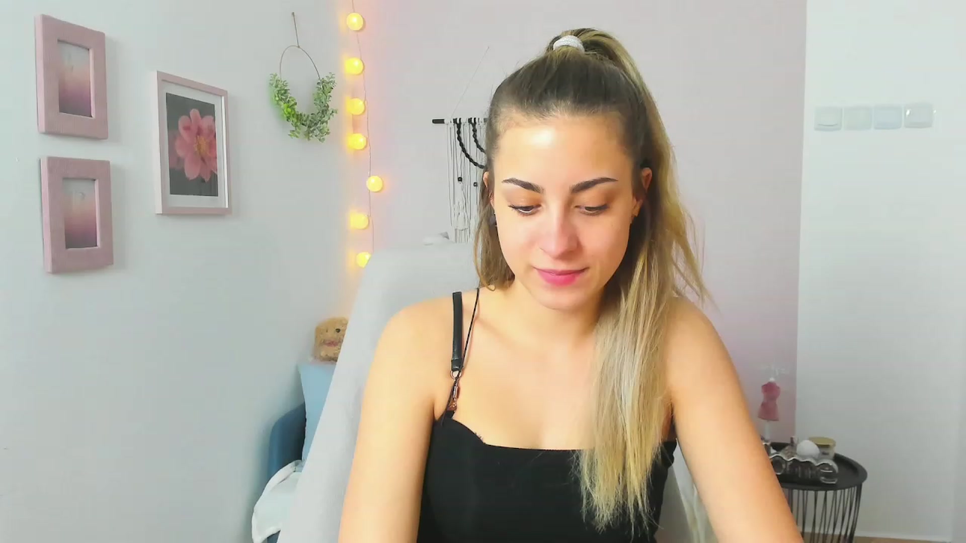 Gallery image thumbnail from Gia_Lopez18's myfreecams stream on, 04/14/2023, 14:56 image 8 of 20