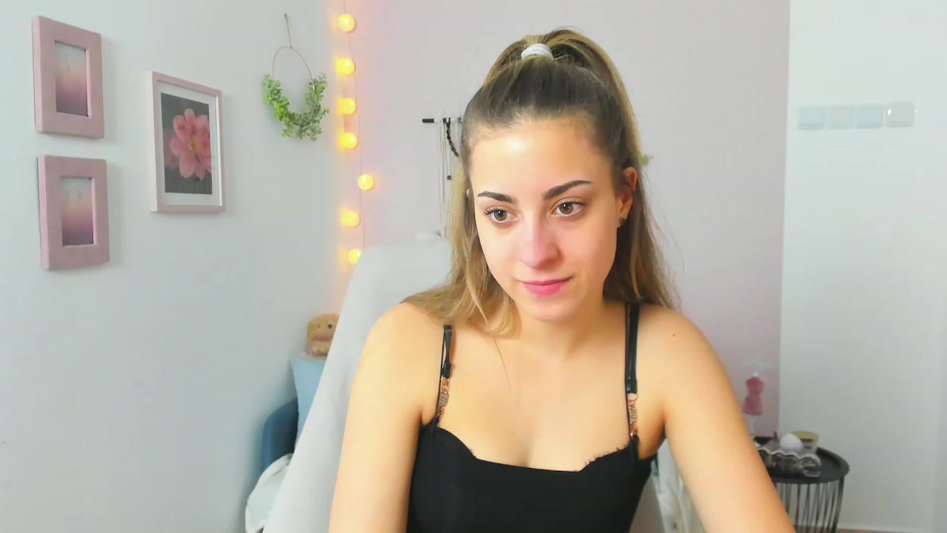 Gallery image thumbnail from Gia_Lopez18's myfreecams stream on, 04/14/2023, 14:56 image 4 of 20