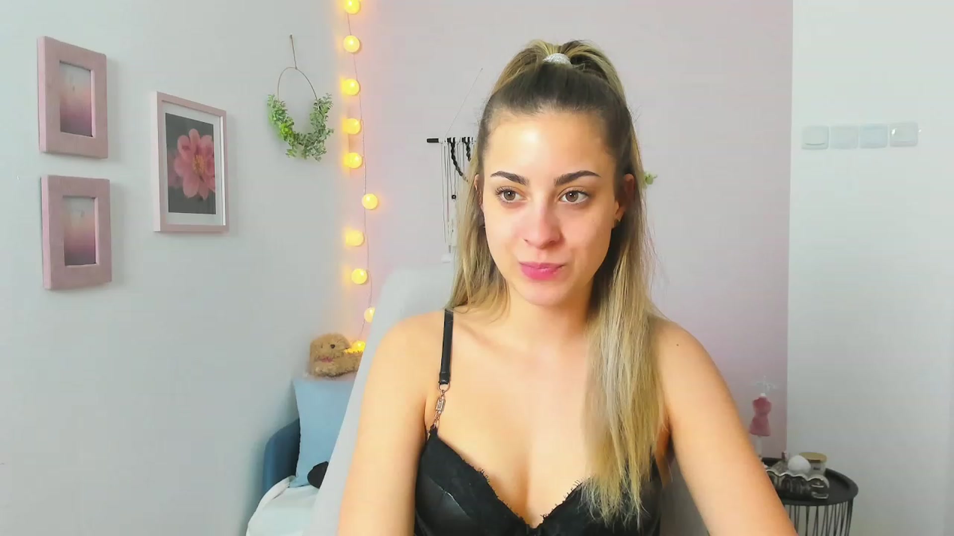 Gallery image thumbnail from Gia_Lopez18's myfreecams stream on, 04/14/2023, 14:56 image 13 of 20