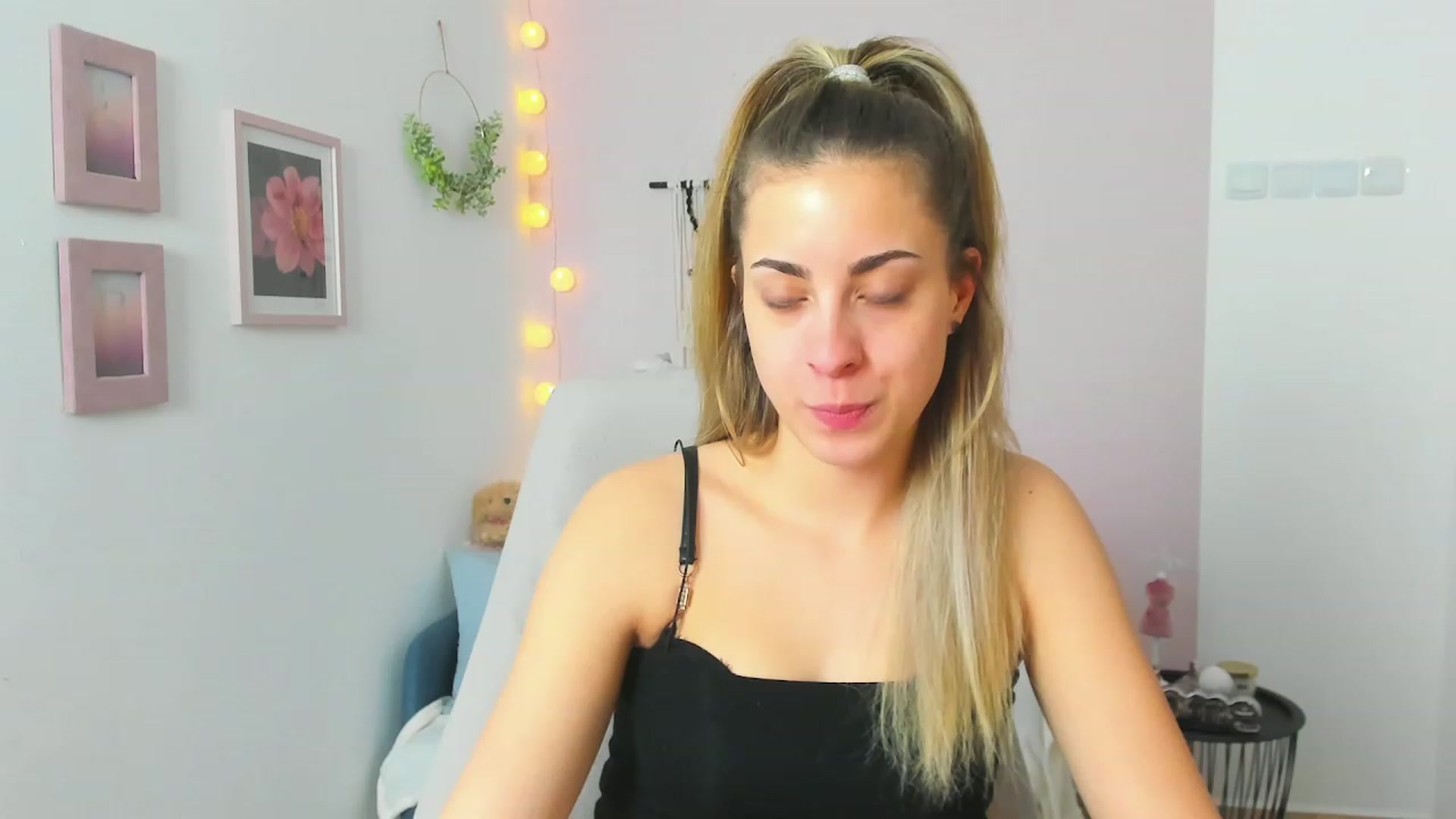 Gallery image thumbnail from Gia_Lopez18's myfreecams stream on, 04/14/2023, 14:56 image 12 of 20