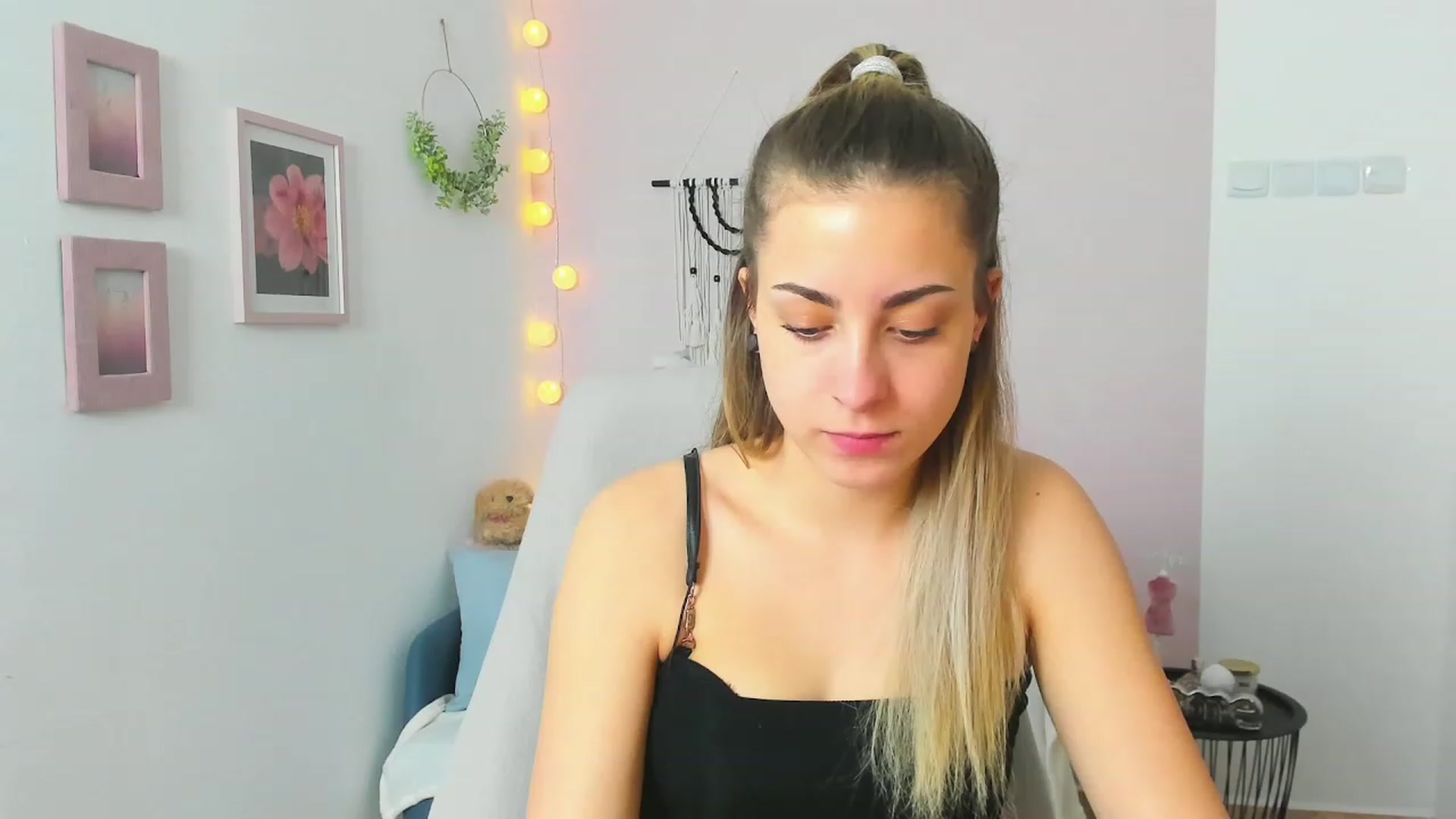 Gallery image thumbnail from Gia_Lopez18's myfreecams stream on, 04/14/2023, 14:56 image 10 of 20