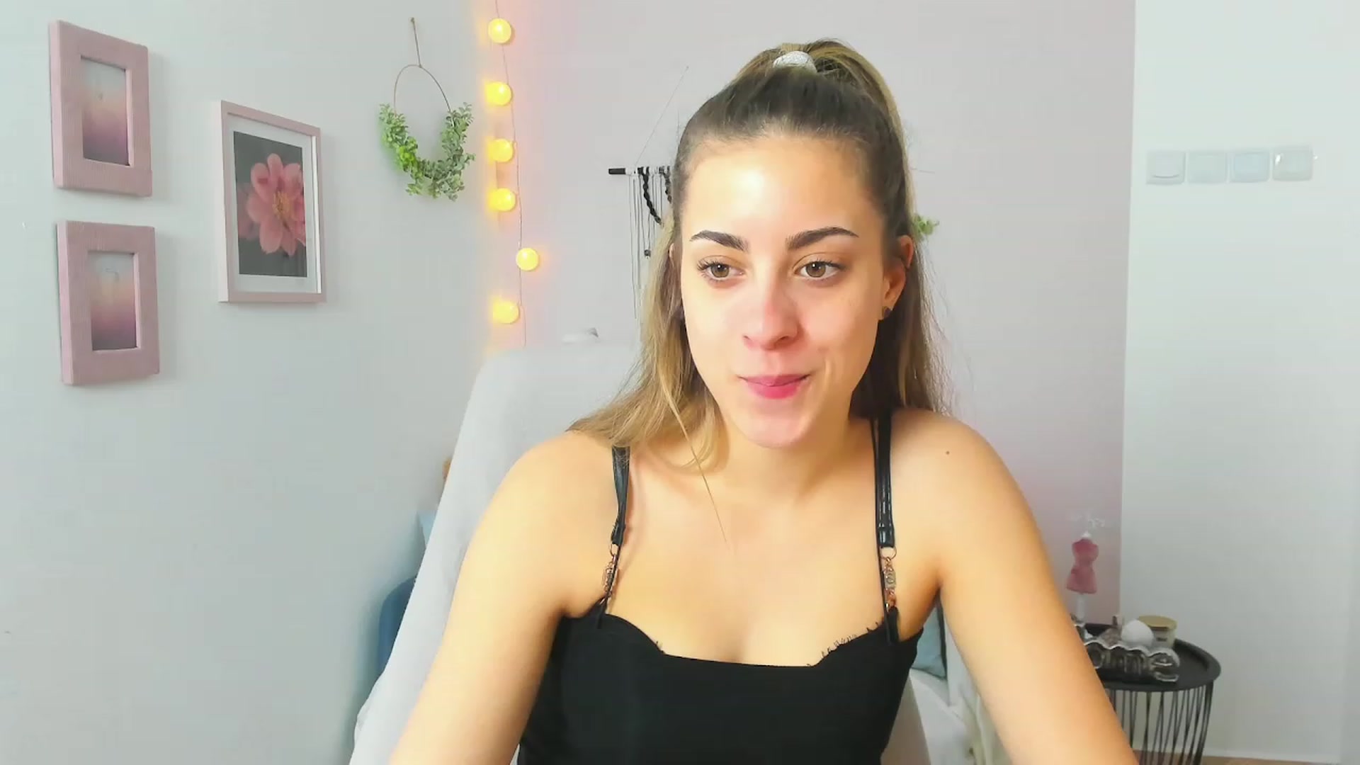 Gallery image thumbnail from Gia_Lopez18's myfreecams stream on, 04/14/2023, 14:56 image 2 of 20