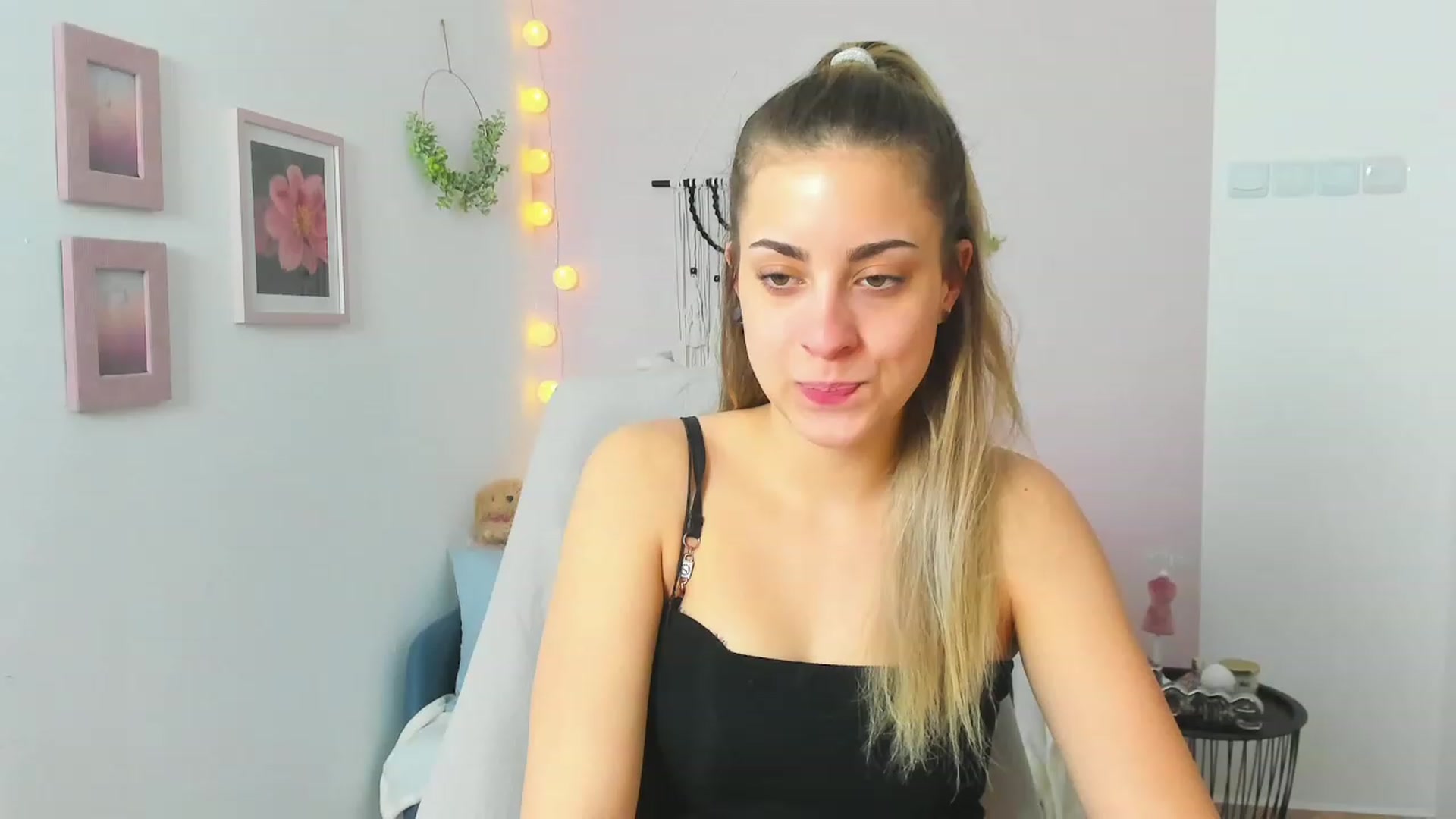 Gallery image thumbnail from Gia_Lopez18's myfreecams stream on, 04/14/2023, 14:56 image 7 of 20