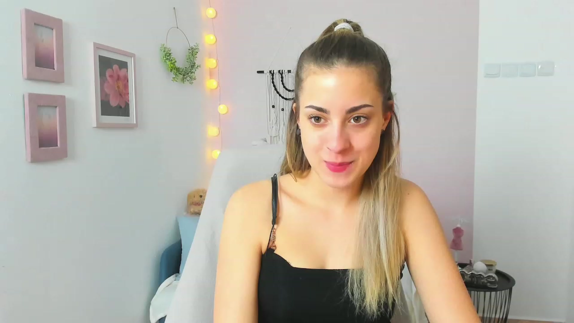 Gallery image thumbnail from Gia_Lopez18's myfreecams stream on, 04/14/2023, 14:56 image 11 of 20