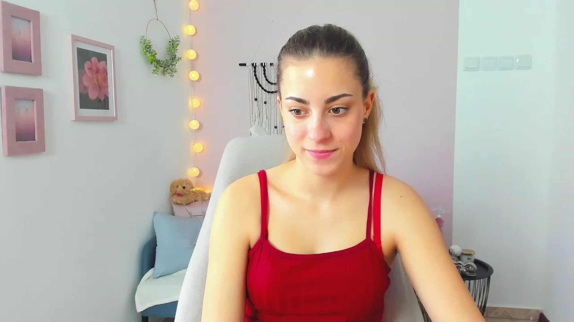 Gallery image thumbnail from Gia_Lopez18's myfreecams stream on, 04/15/2023, 12:02 image 6 of 20