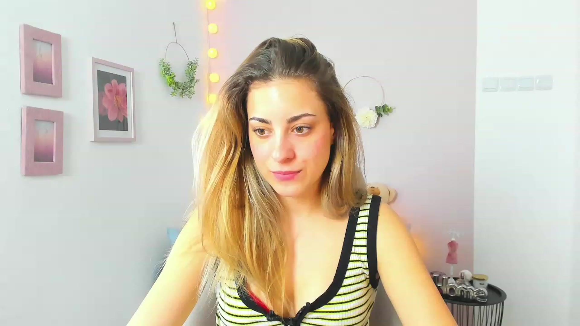 Gallery image thumbnail from Gia_Lopez18's myfreecams stream on, 04/18/2023, 11:55 image 11 of 20
