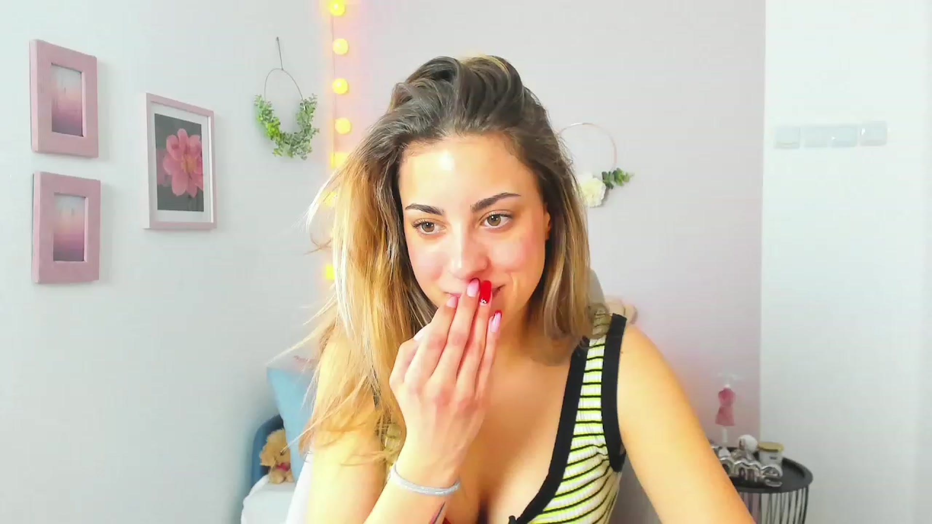 Gallery image thumbnail from Gia_Lopez18's myfreecams stream on, 04/18/2023, 11:55 image 8 of 20