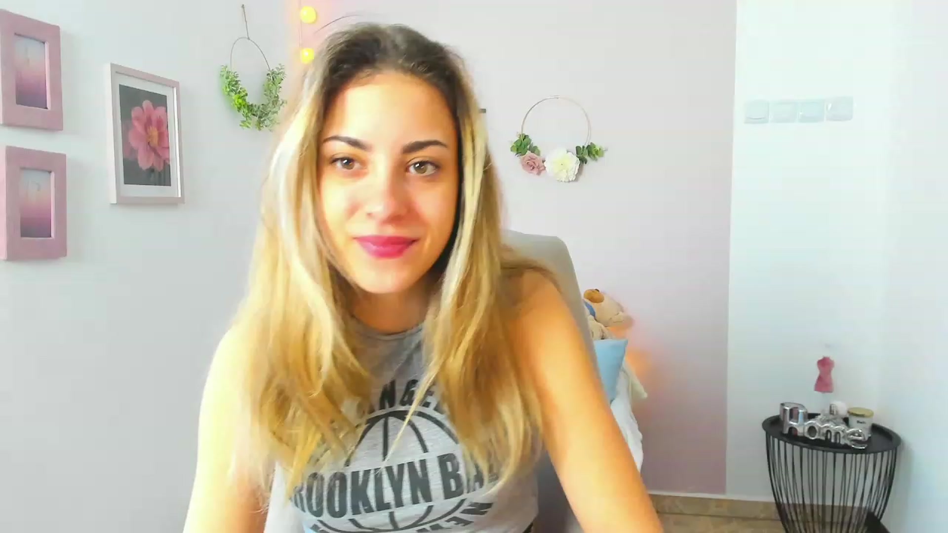 Gallery image thumbnail from Gia_Lopez18's myfreecams stream on, 04/19/2023, 10:06 image 11 of 20