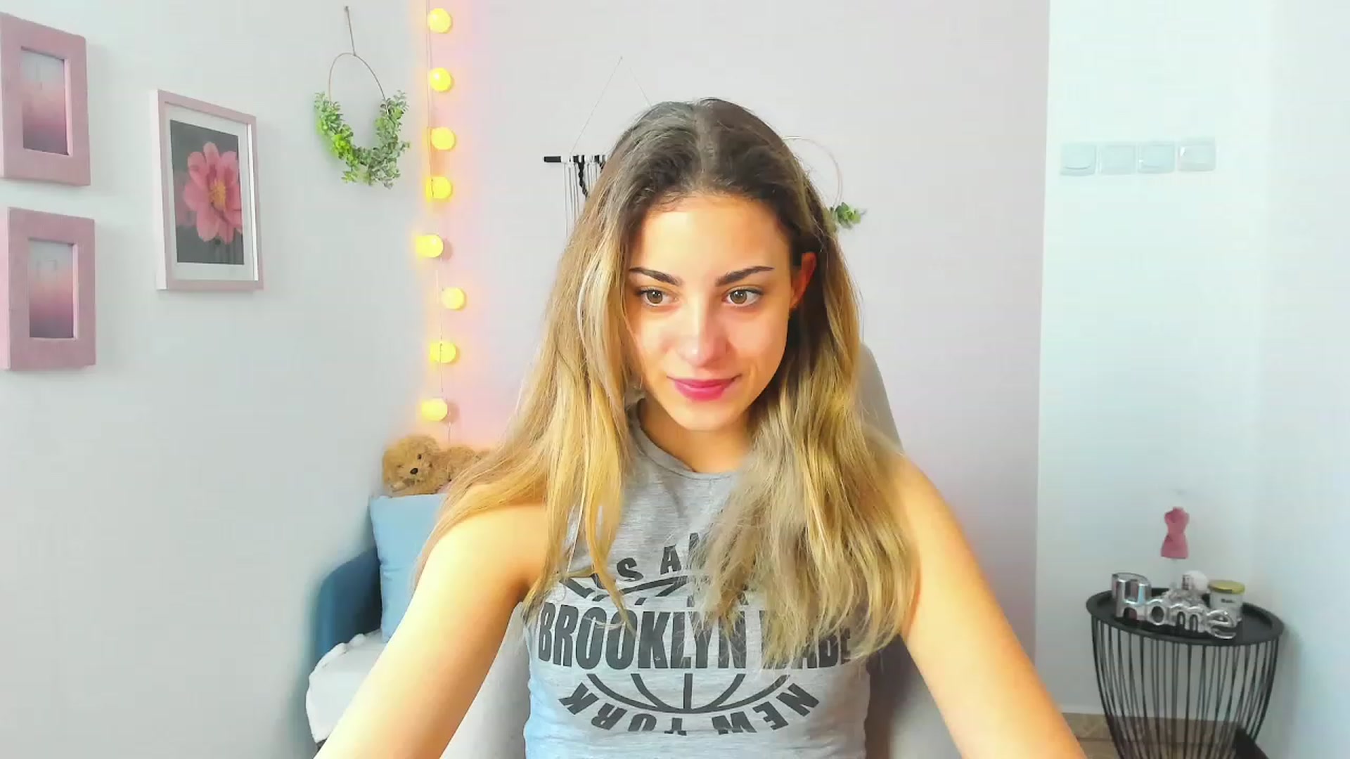 Gallery image thumbnail from Gia_Lopez18's myfreecams stream on, 04/19/2023, 10:06 image 15 of 20