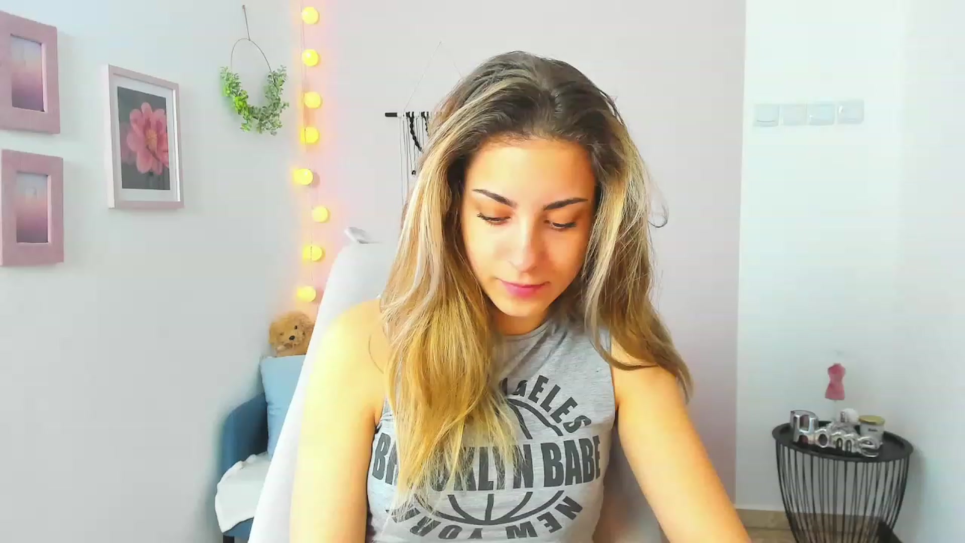 Gallery image thumbnail from Gia_Lopez18's myfreecams stream on, 04/19/2023, 12:09 image 6 of 20
