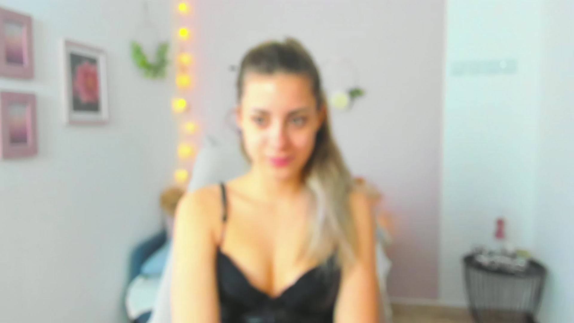Gallery image thumbnail from Gia_Lopez18's myfreecams stream on, 04/19/2023, 12:09 image 18 of 20