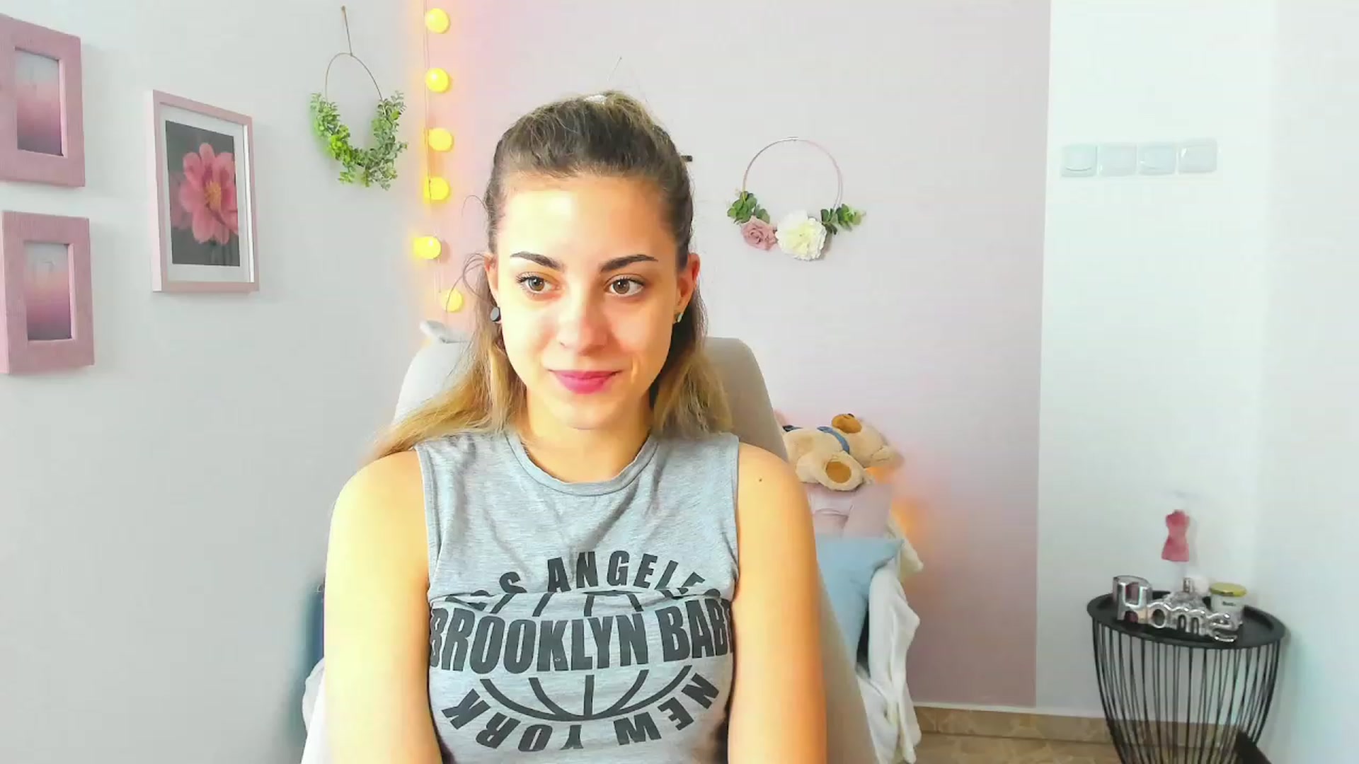 Gallery image thumbnail from Gia_Lopez18's myfreecams stream on, 04/19/2023, 12:09 image 16 of 20
