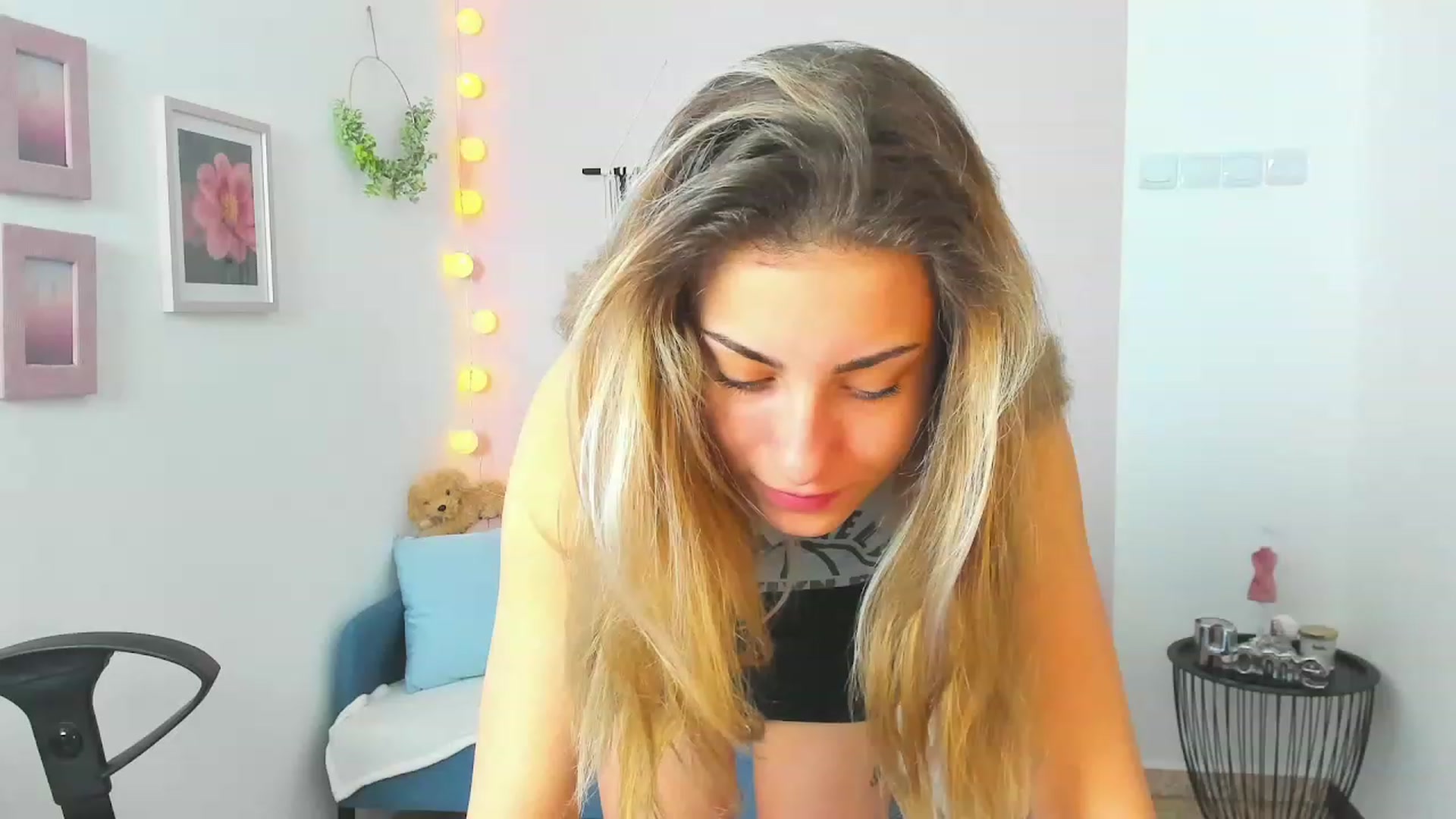 Gallery image thumbnail from Gia_Lopez18's myfreecams stream on, 04/19/2023, 12:09 image 2 of 20