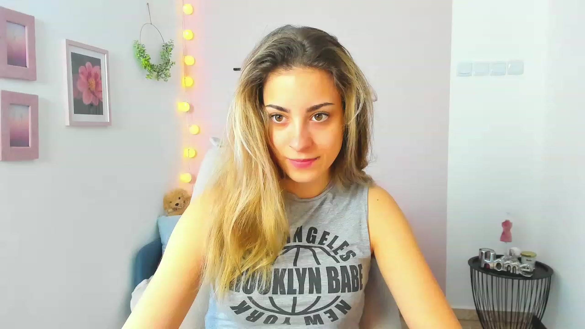 Gallery image thumbnail from Gia_Lopez18's myfreecams stream on, 04/19/2023, 12:09 image 3 of 20