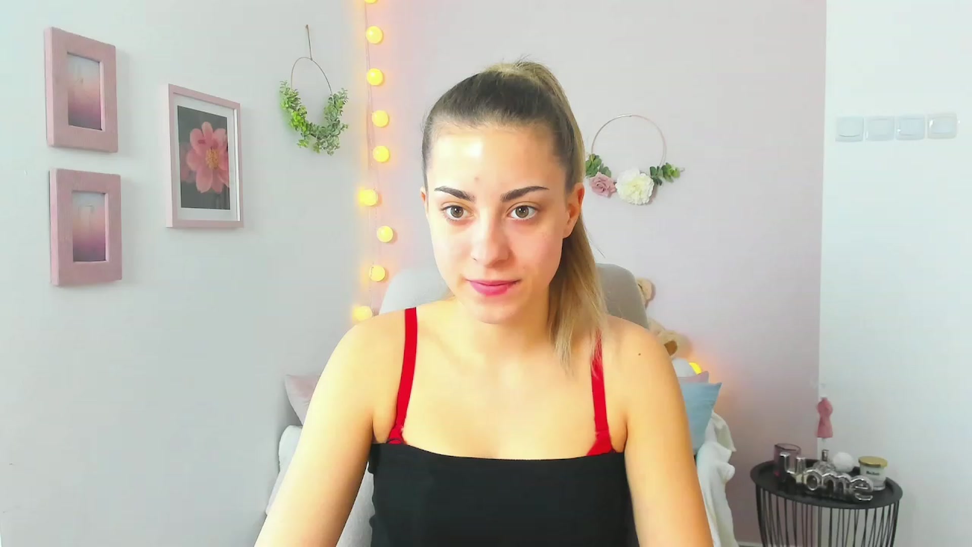 Gallery image thumbnail from Gia_Lopez18's myfreecams stream on, 04/20/2023, 09:05 image 8 of 20