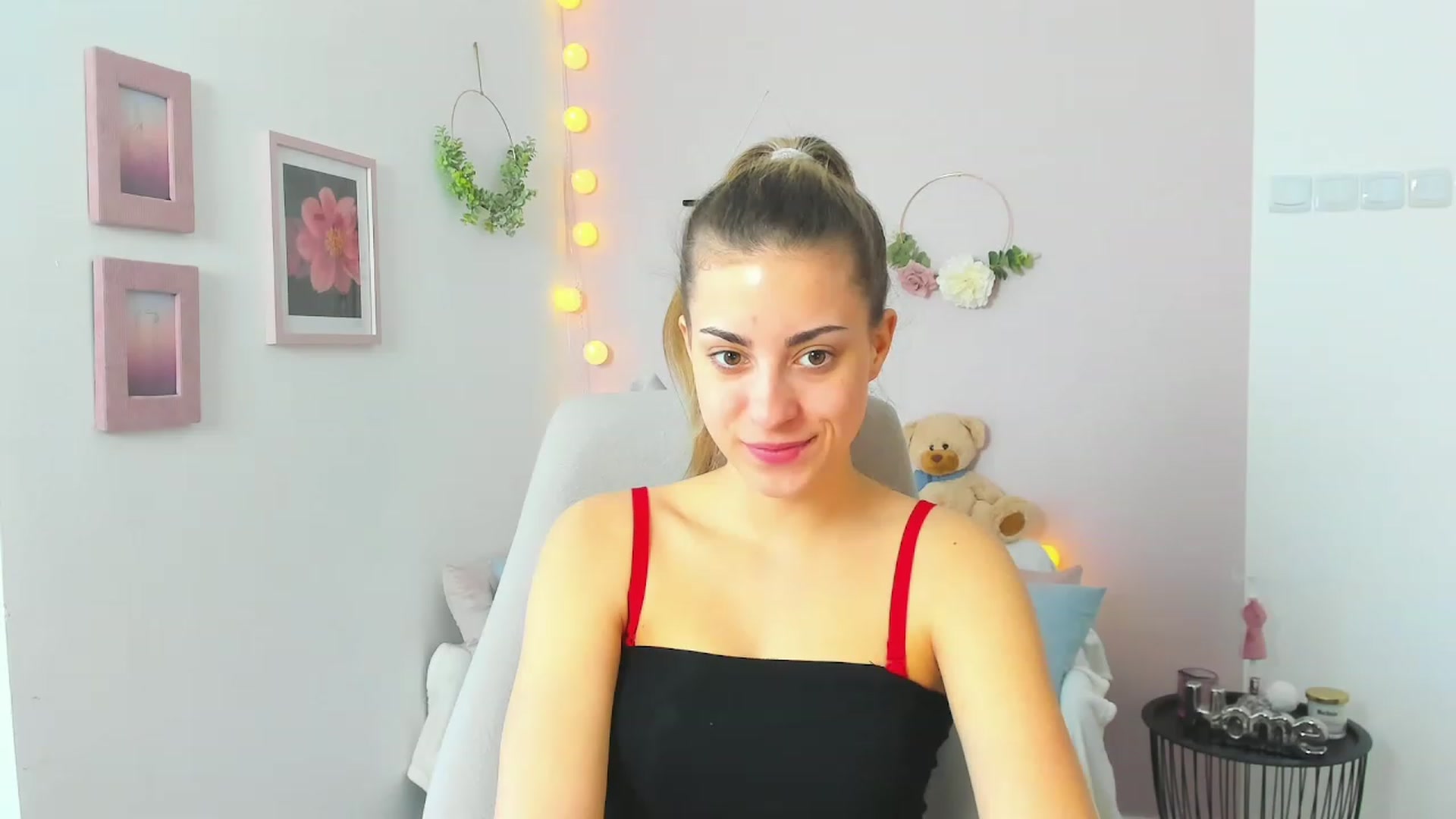 Gallery image thumbnail from Gia_Lopez18's myfreecams stream on, 04/20/2023, 12:15 image 5 of 20