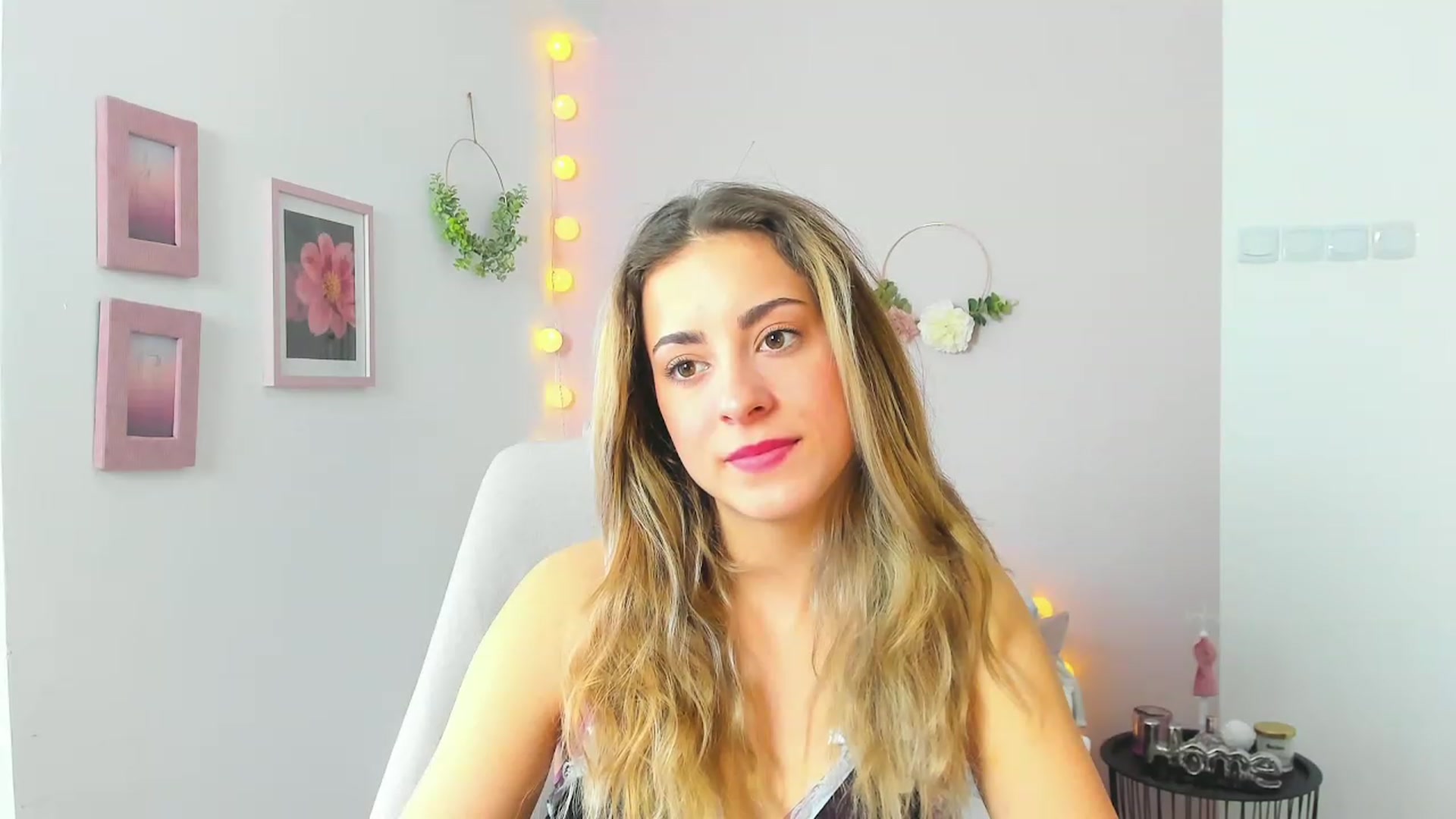 Gallery image thumbnail from Gia_Lopez18's myfreecams stream on, 04/21/2023, 11:59 image 9 of 20