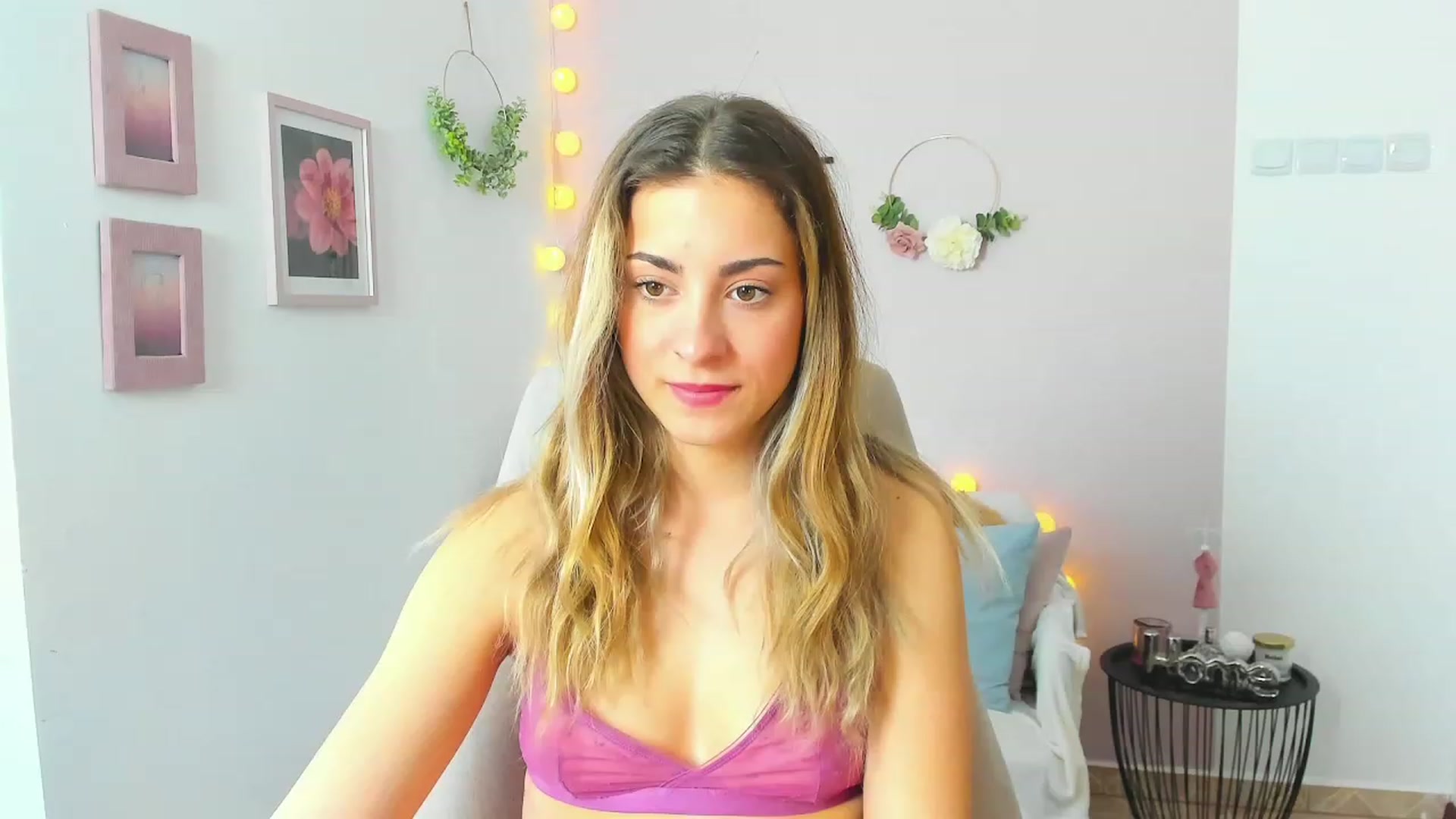 Gallery image thumbnail from Gia_Lopez18's myfreecams stream on, 04/21/2023, 13:00 image 9 of 20